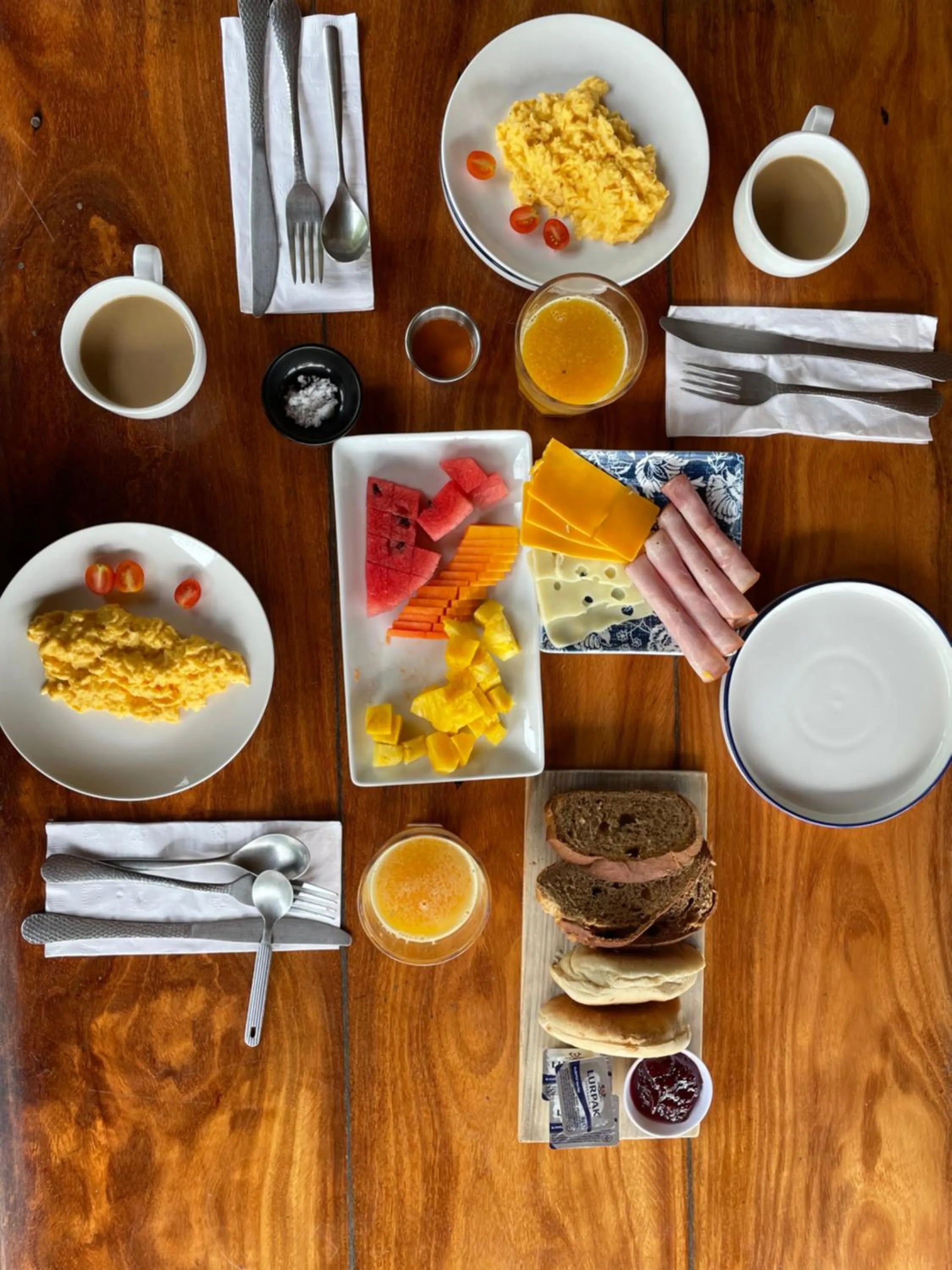 Breakfast in Oasis Bluff Beach