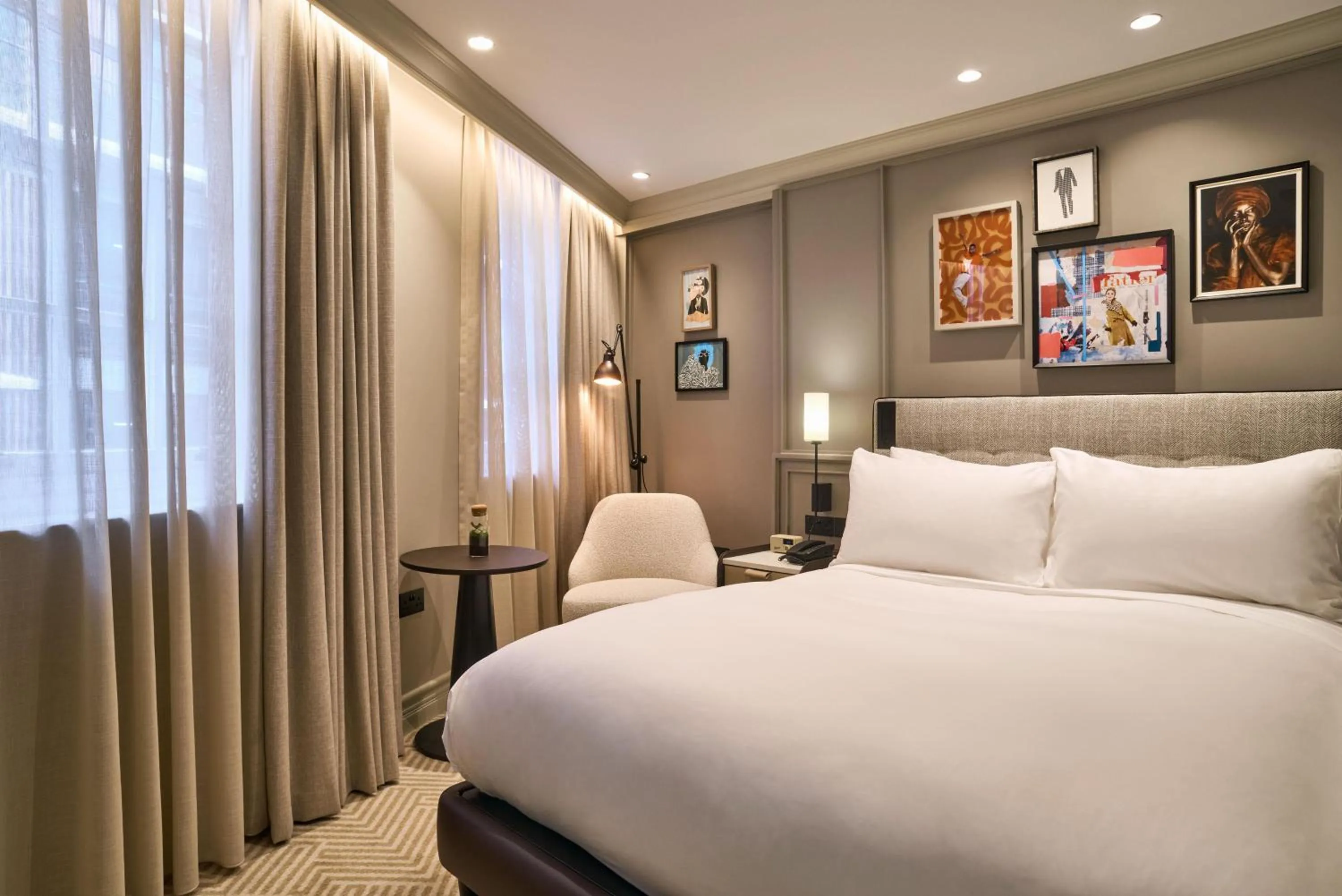 Bedroom, Bed in Radisson Blu Hotel, London Bond Street