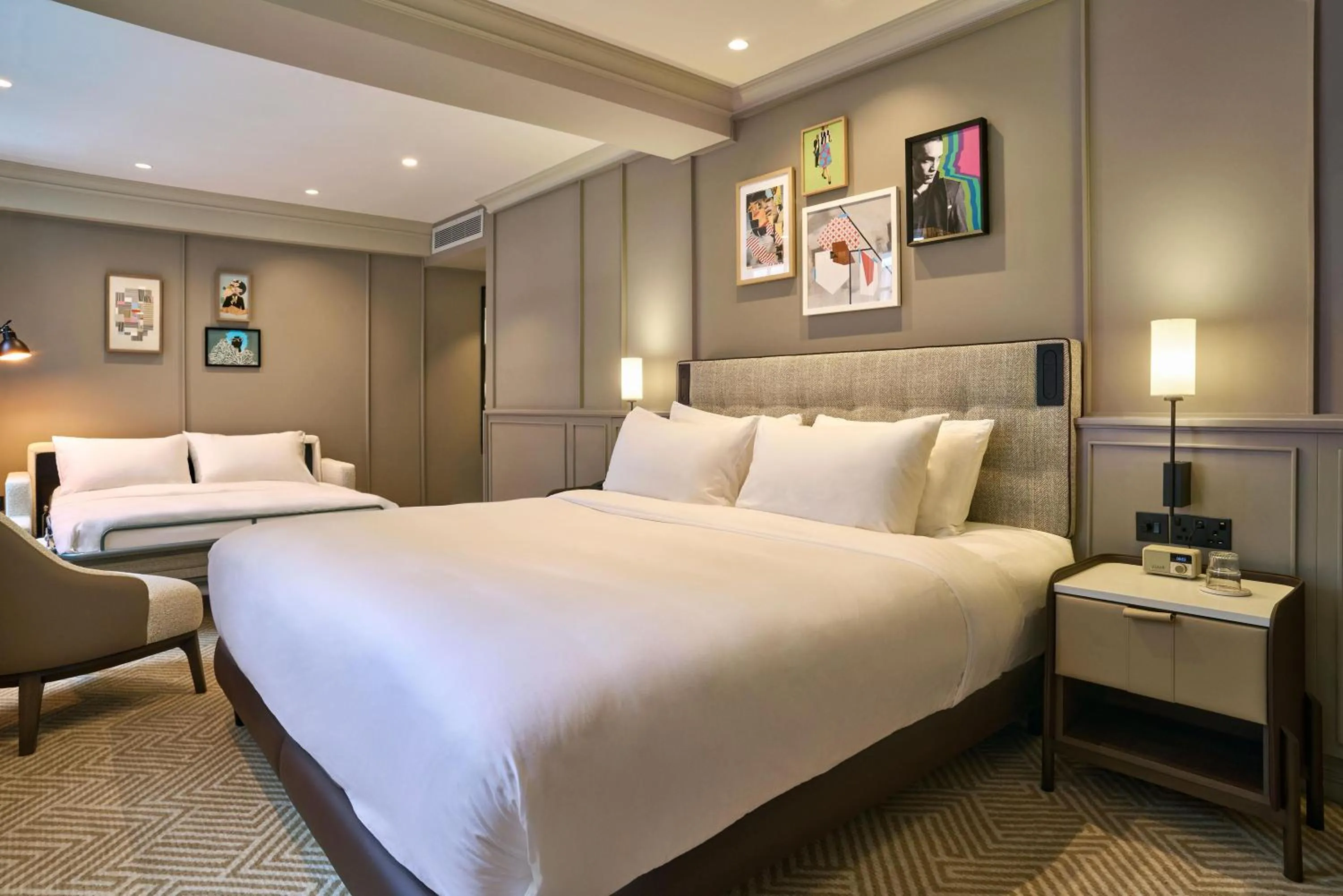 Bedroom, Bed in Radisson Blu Hotel, London Bond Street