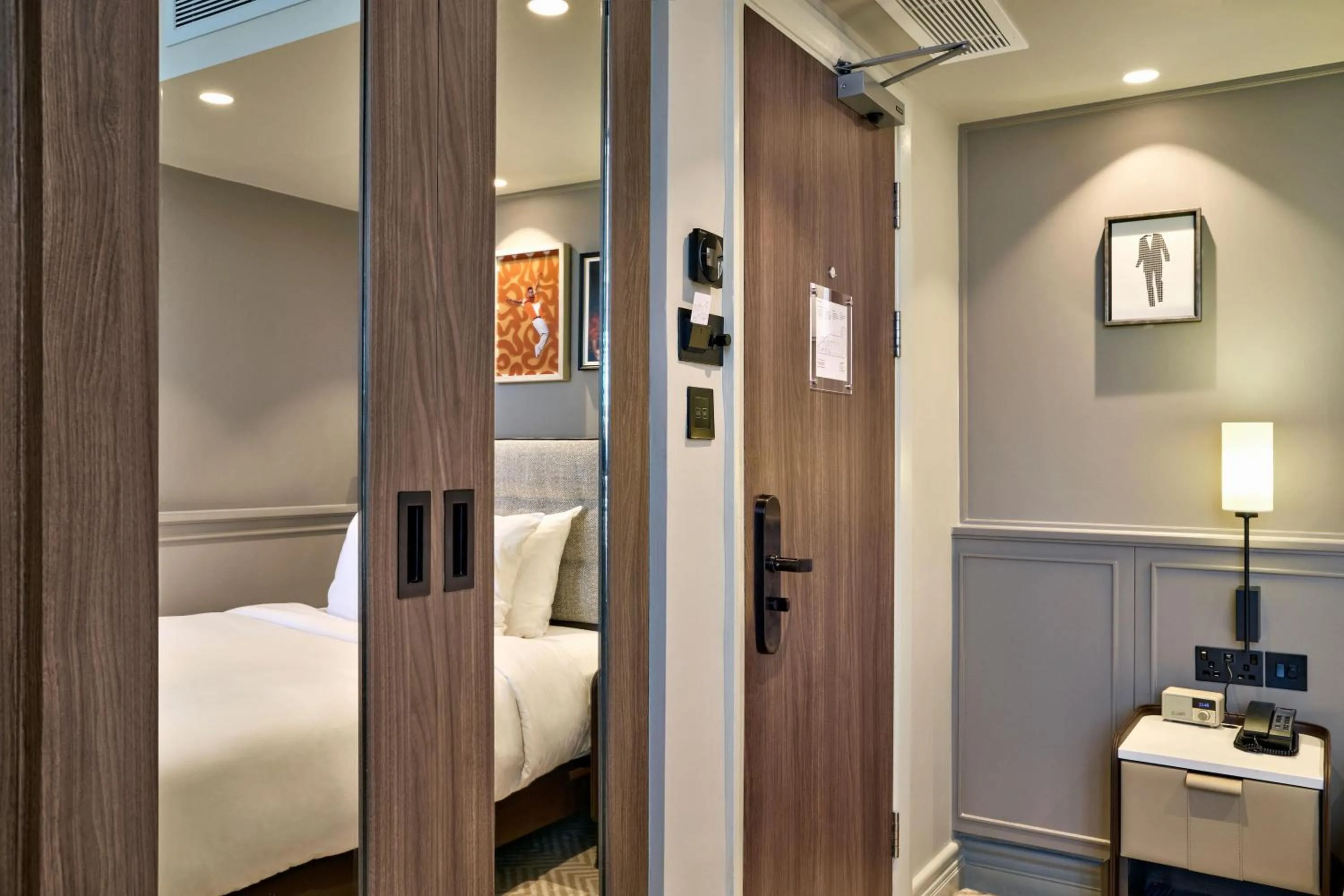 Bedroom, Bed in Radisson Blu Hotel, London Bond Street