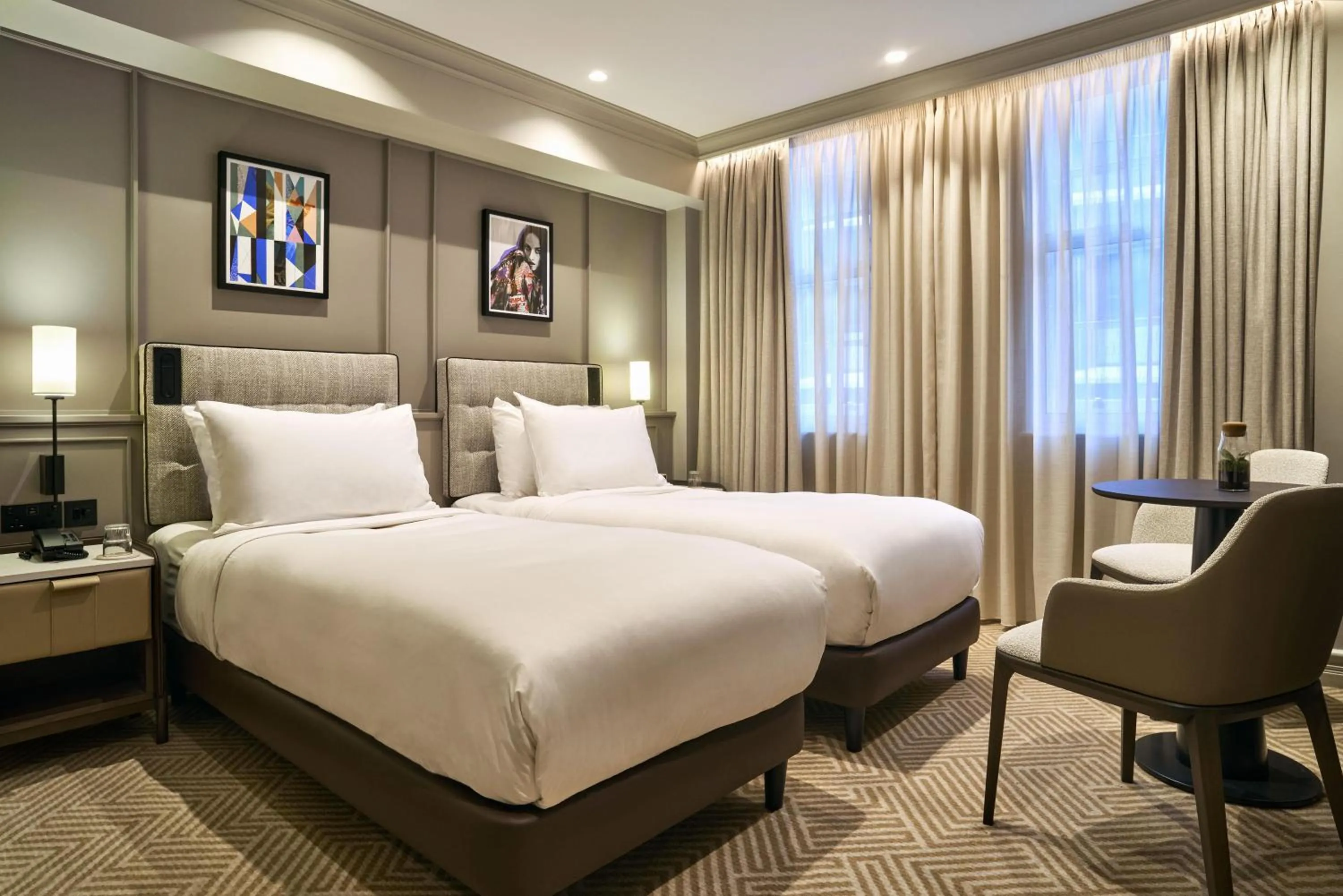 Bedroom, Bed in Radisson Blu Hotel, London Bond Street