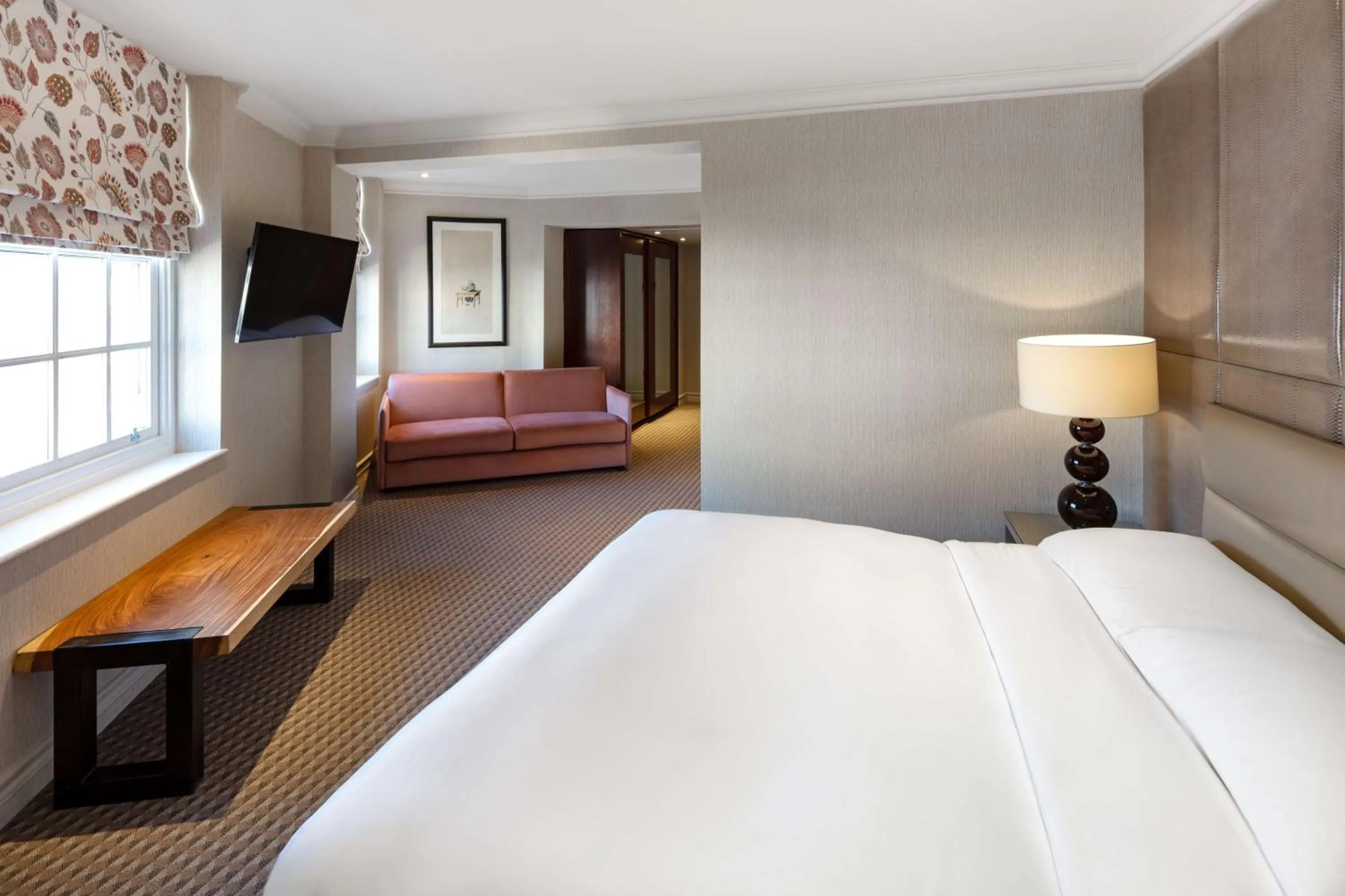 Bedroom, Bed in Radisson Blu Hotel, London Bond Street