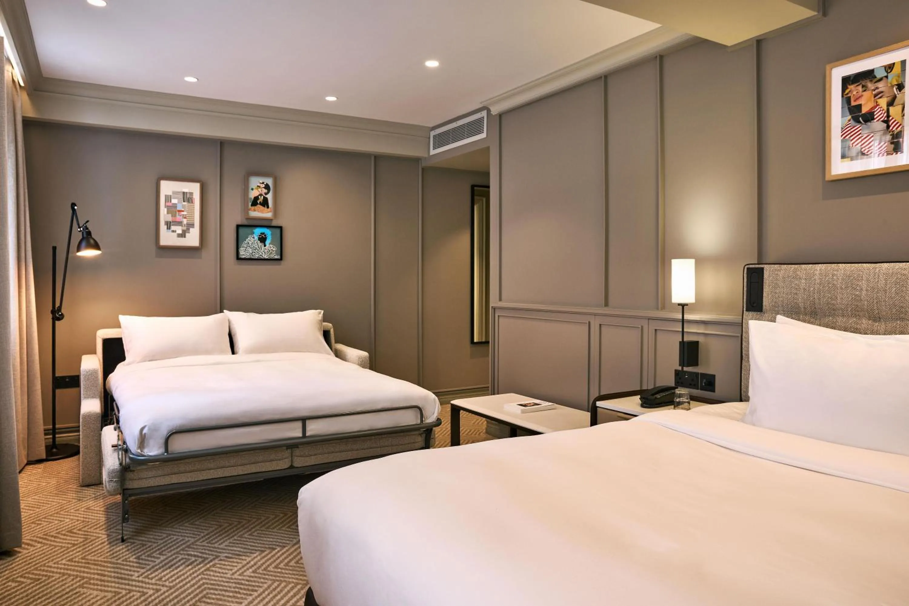 Bedroom, Bed in Radisson Blu Hotel, London Bond Street