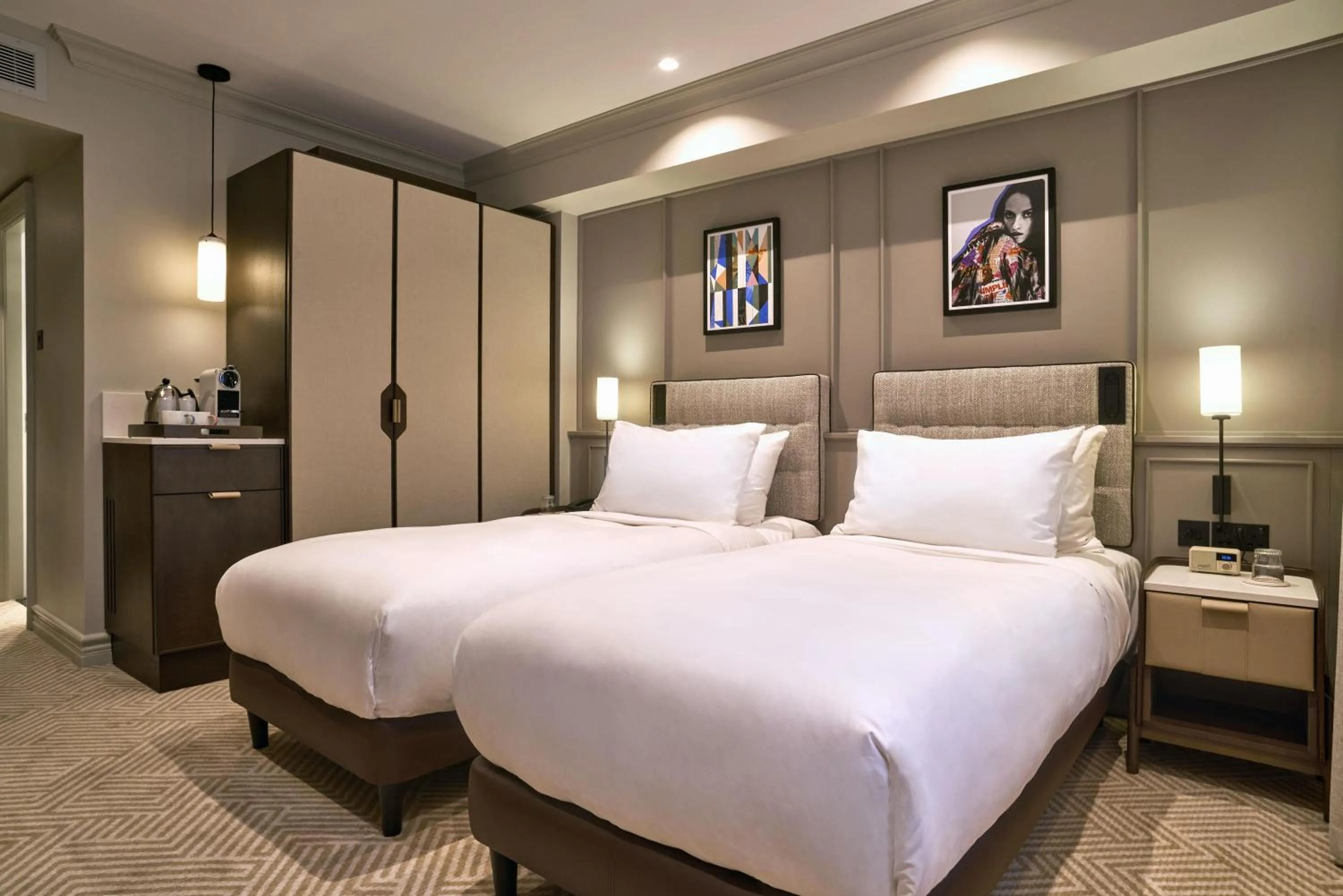 Bedroom, Bed in Radisson Blu Hotel, London Bond Street