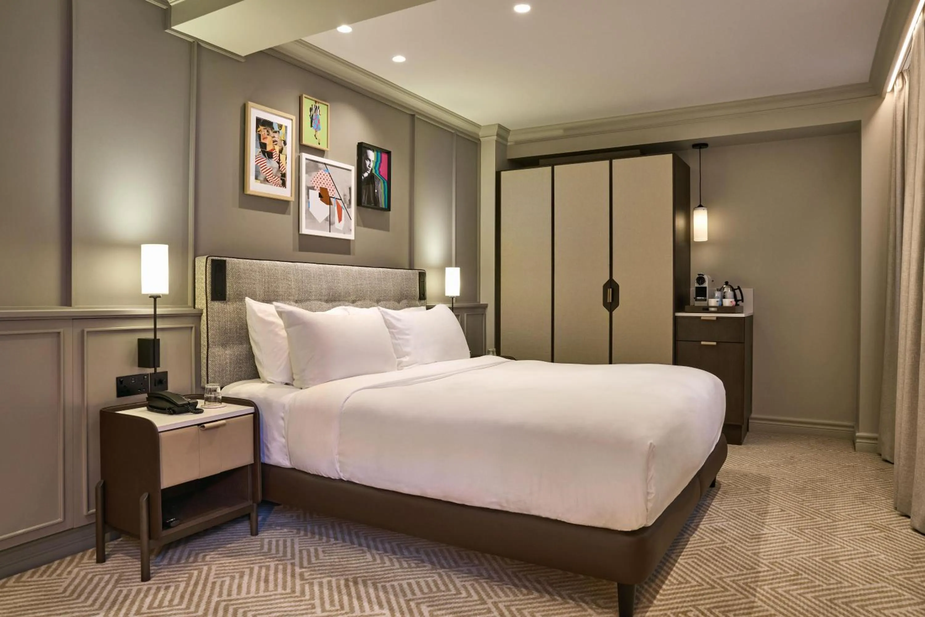 Bedroom, Bed in Radisson Blu Hotel, London Bond Street