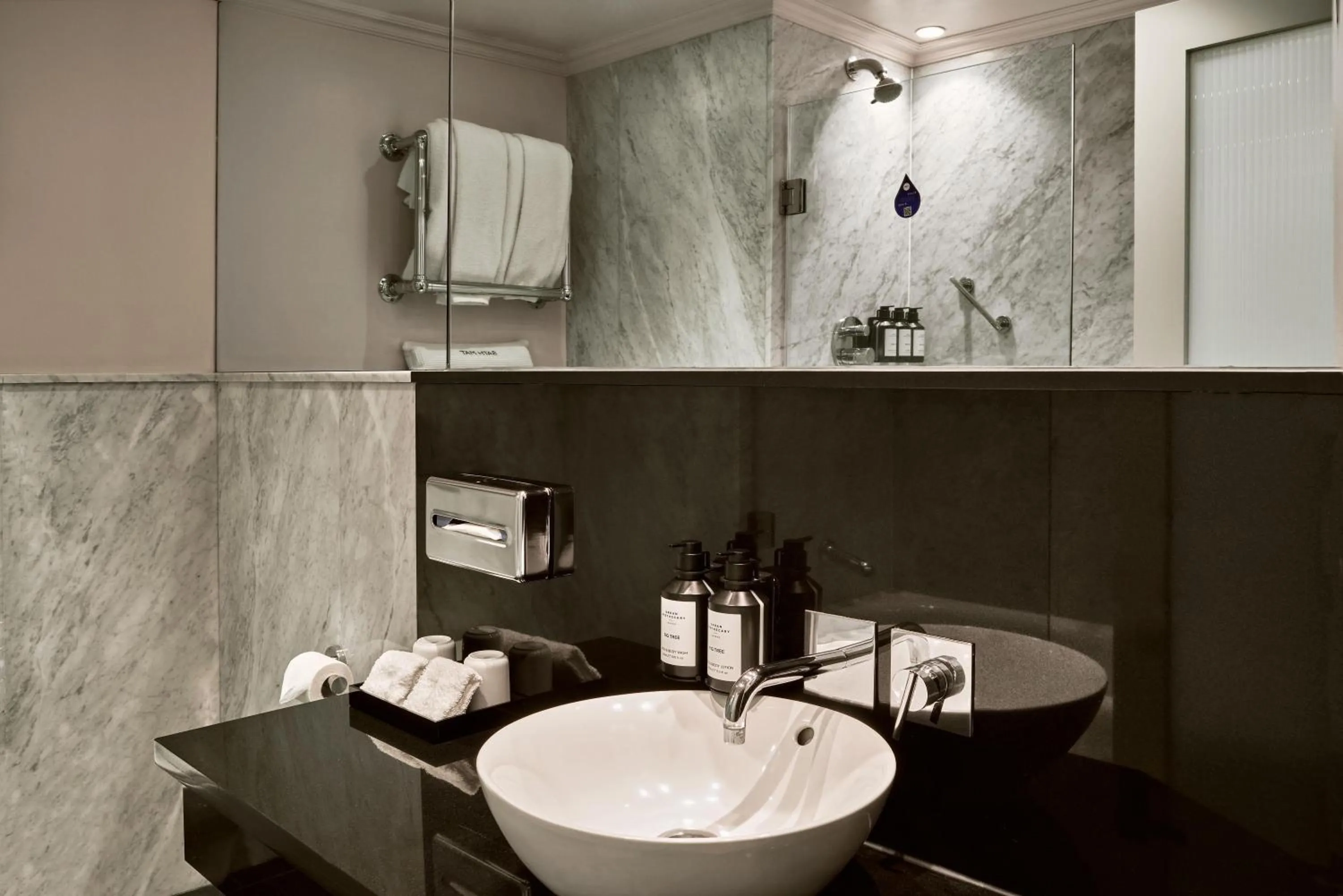 Bathroom in Radisson Blu Hotel, London Bond Street
