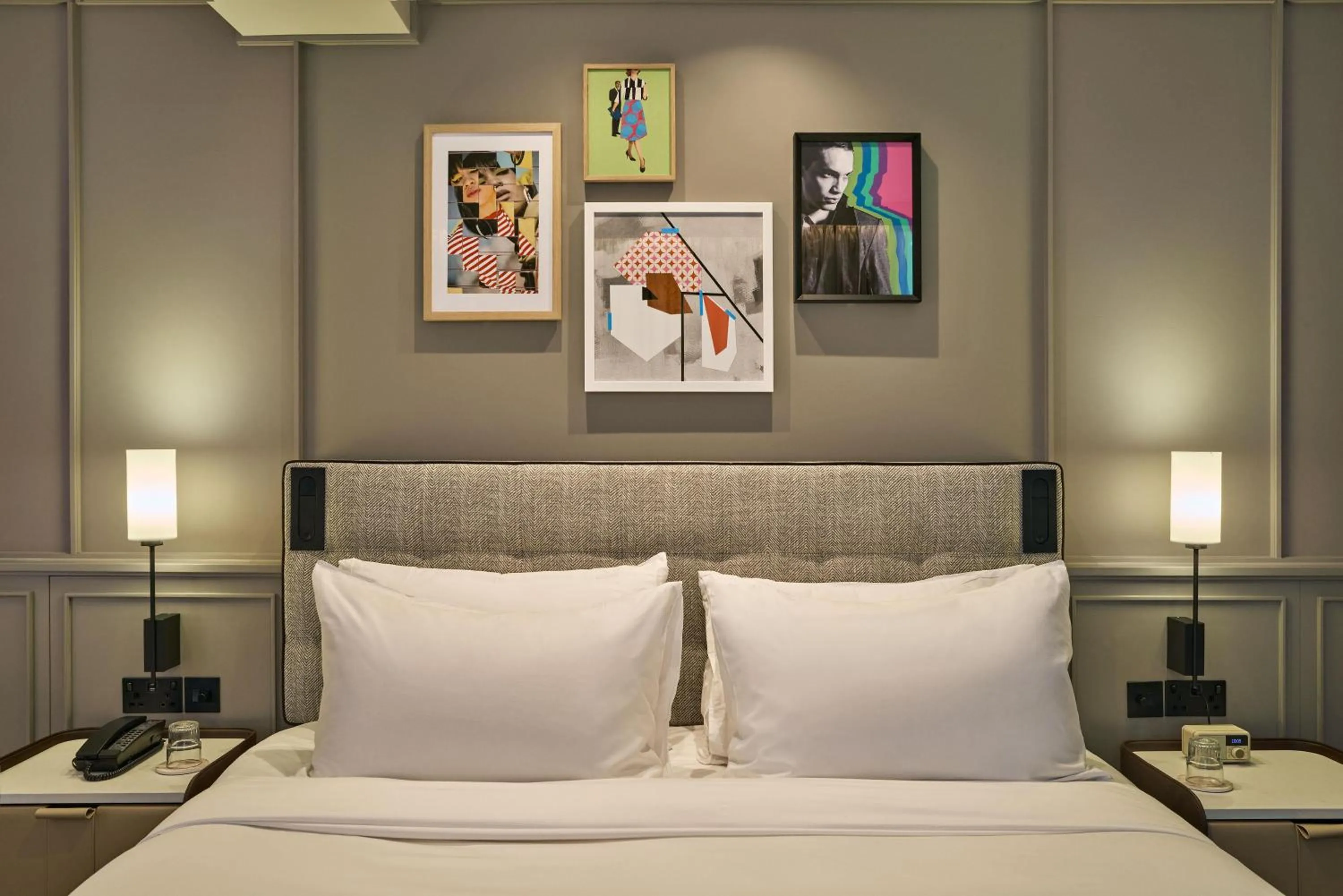 Bedroom, Bed in Radisson Blu Hotel, London Bond Street