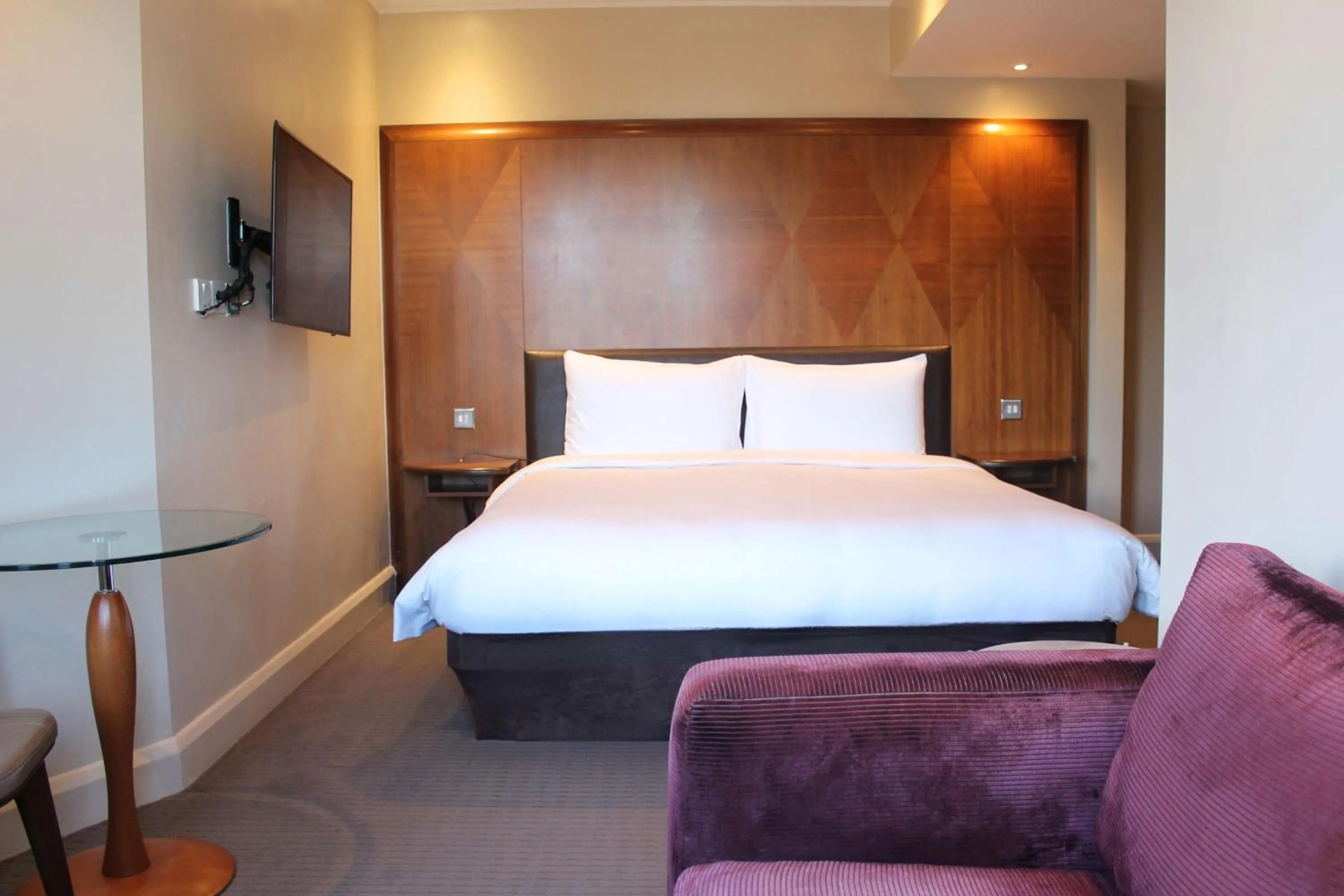 Bedroom, Bed in Radisson Blu Hotel, London Tottenham Court Road