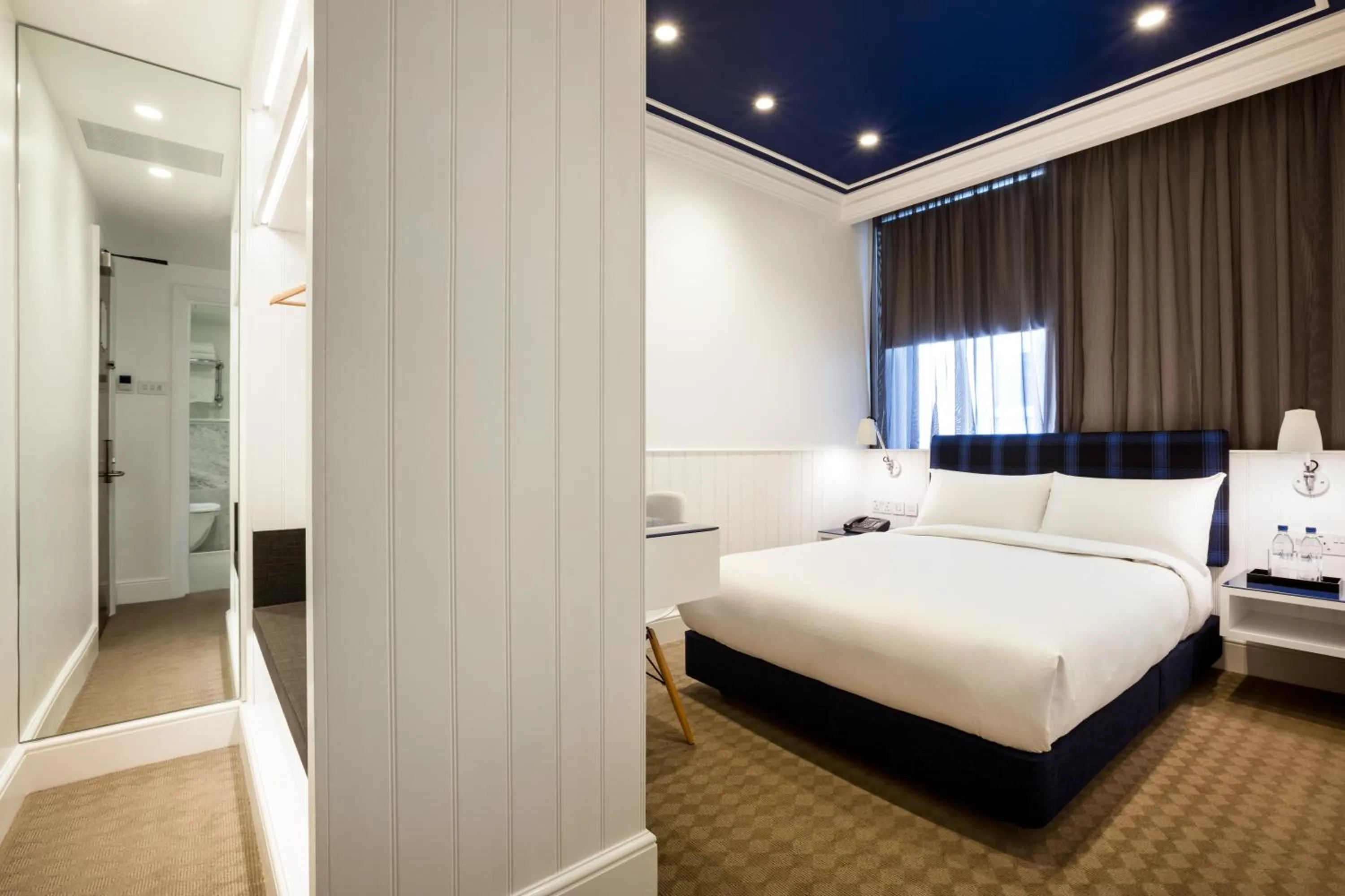 Bed in Radisson Blu Hotel, London Tottenham Court Road