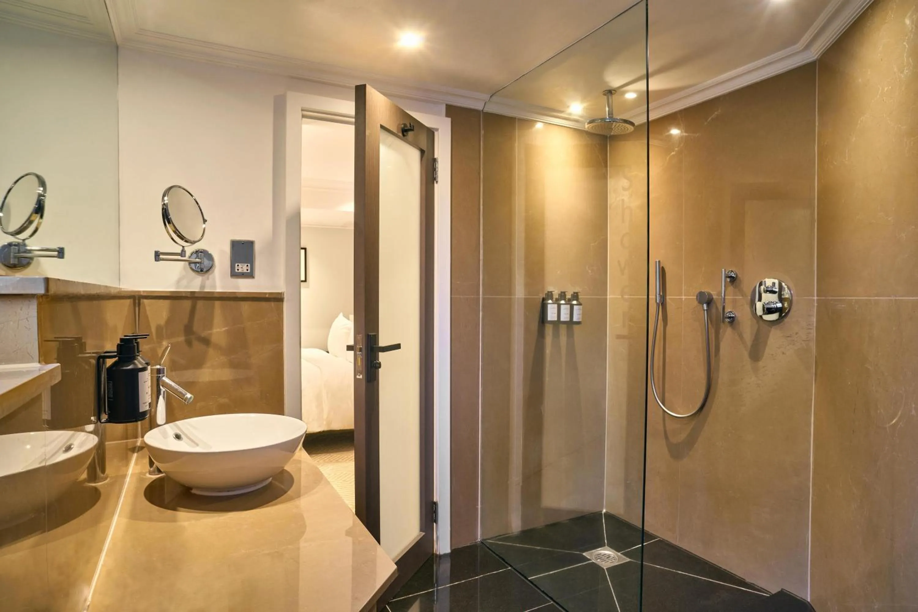 Bathroom in Radisson Blu Hotel, London Bloomsbury