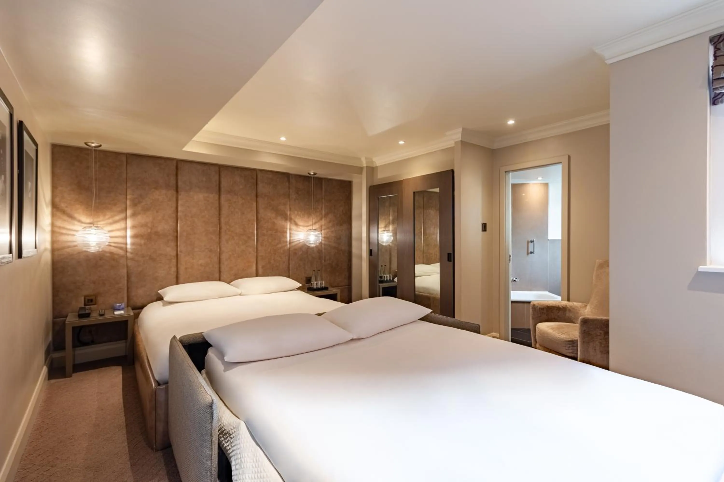 Family, Bed in Radisson Blu Hotel, London Bloomsbury