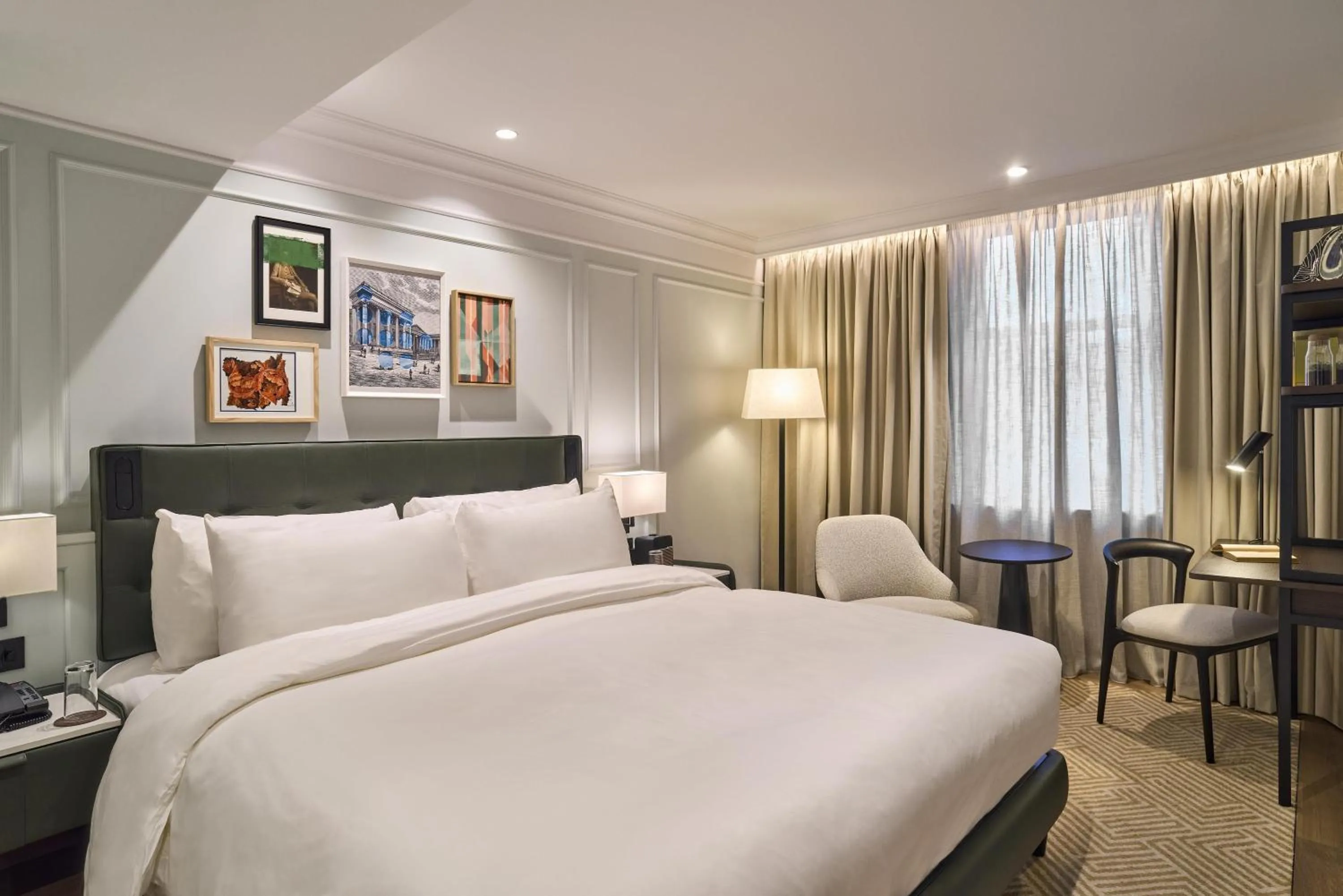 Bedroom, Bed in Radisson Blu Hotel, London Bloomsbury