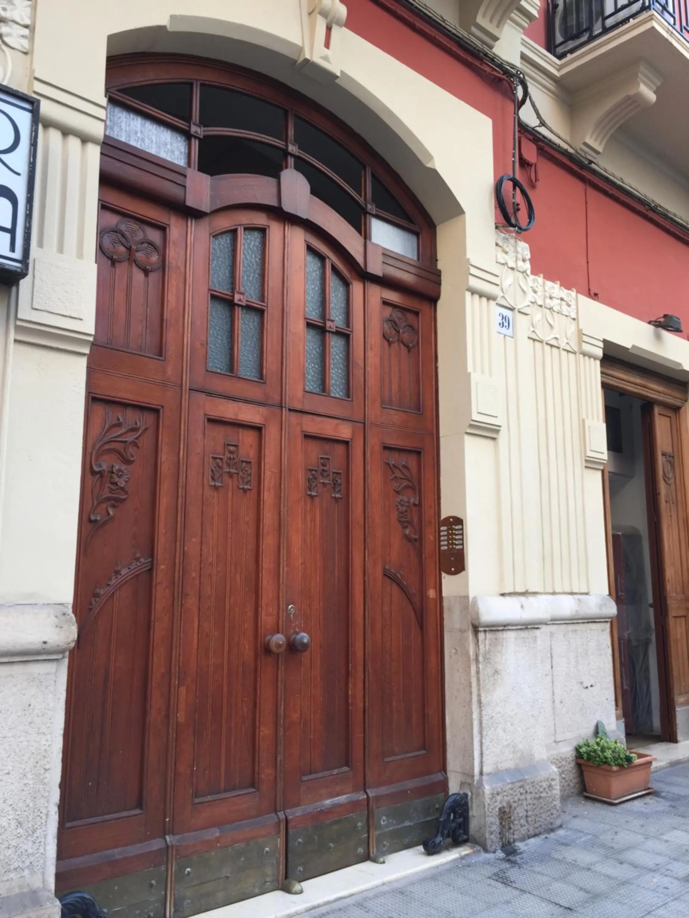 Facade/entrance in 1910 B&B