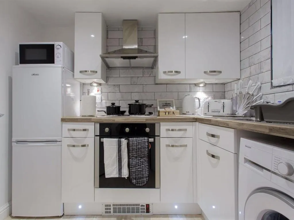 Kitchen or kitchenette in Shaftesbury Apartment