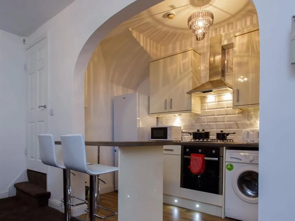 Kitchen or kitchenette in Shaftesbury Apartment