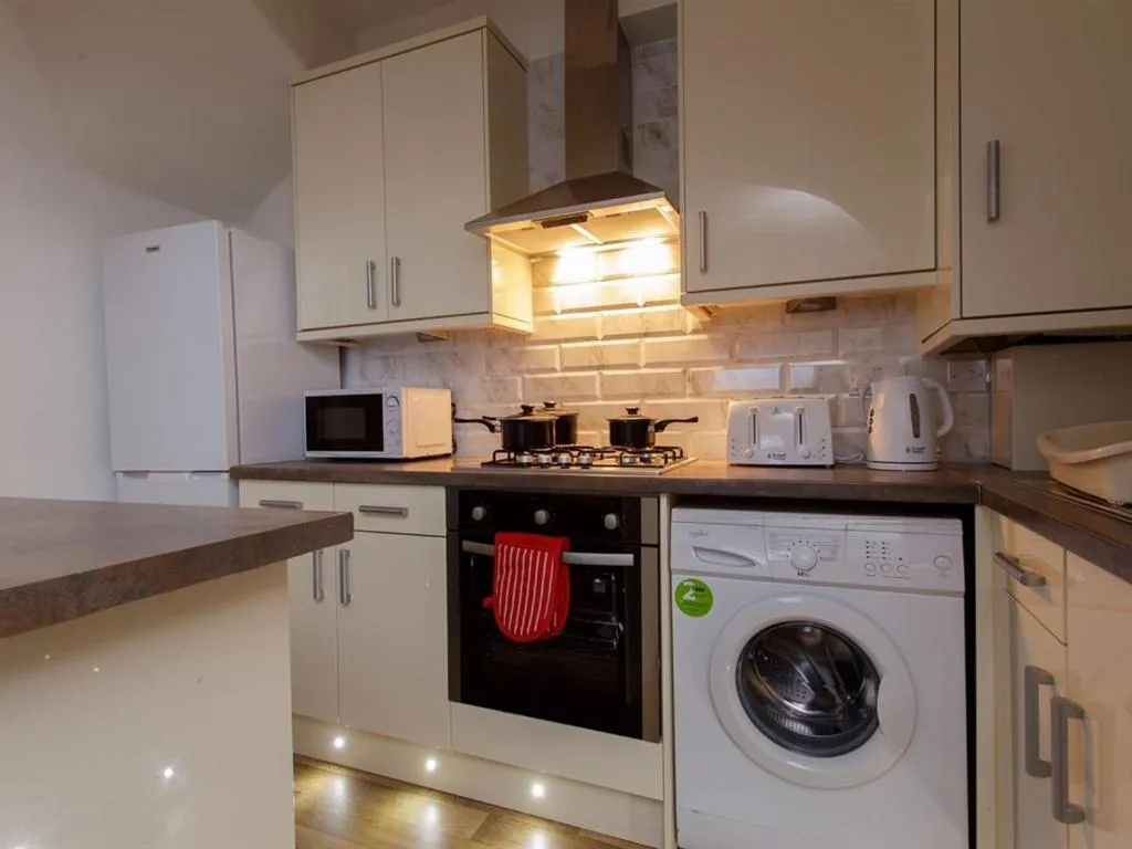 Kitchen or kitchenette in Shaftesbury Apartment
