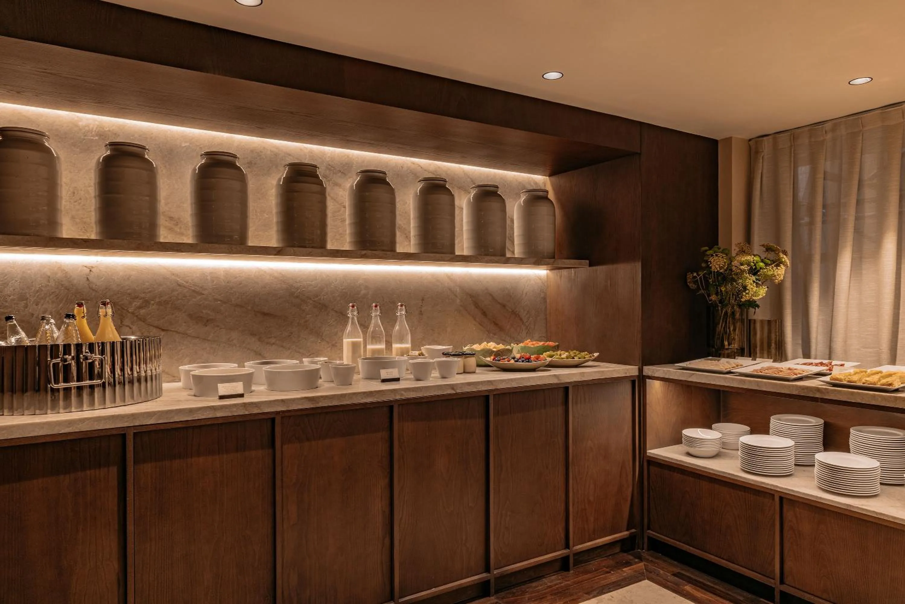 Restaurant/places to eat in The Caesar Hotel