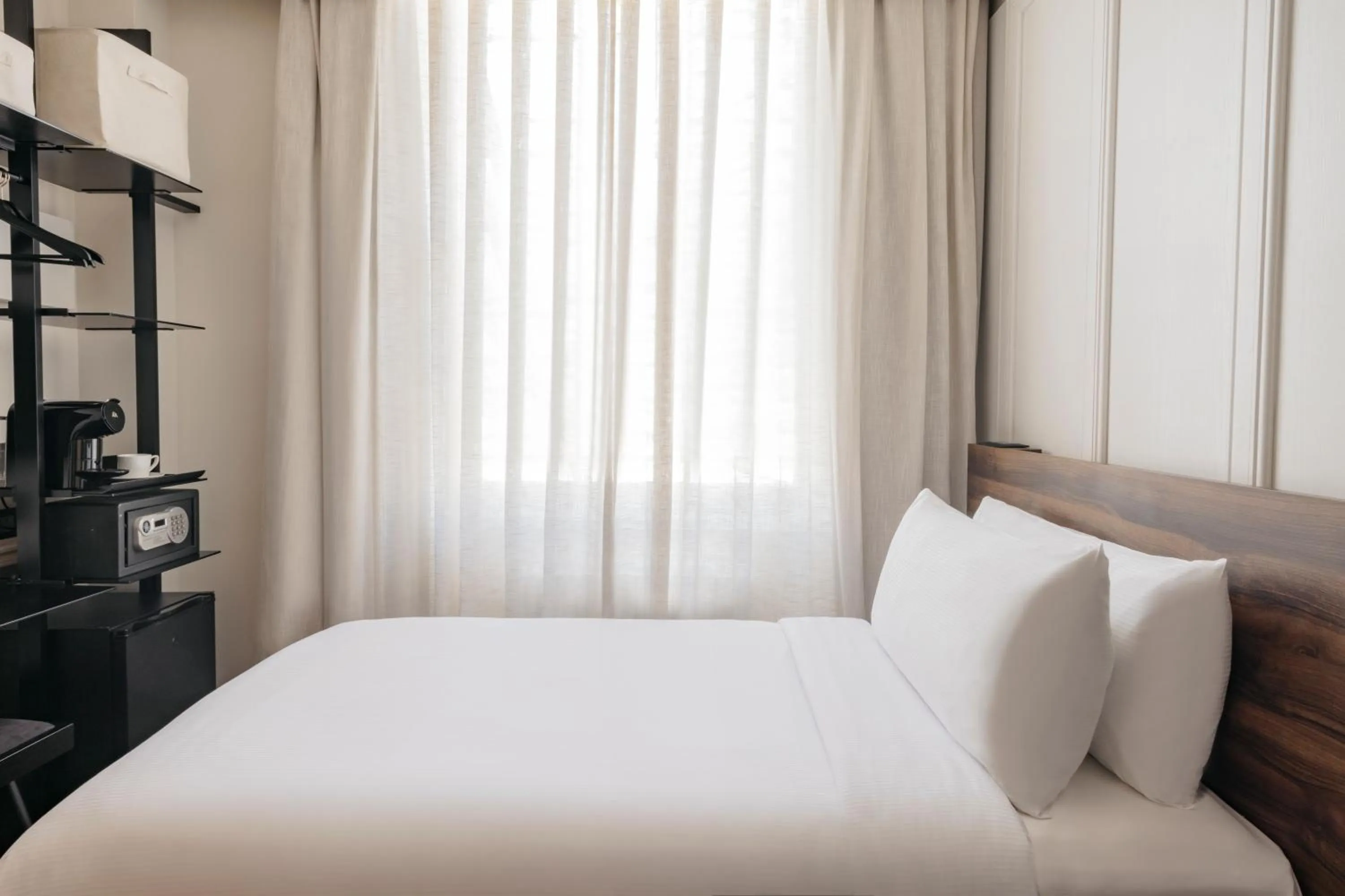 Photo of the whole room, Bed in The Caesar Hotel