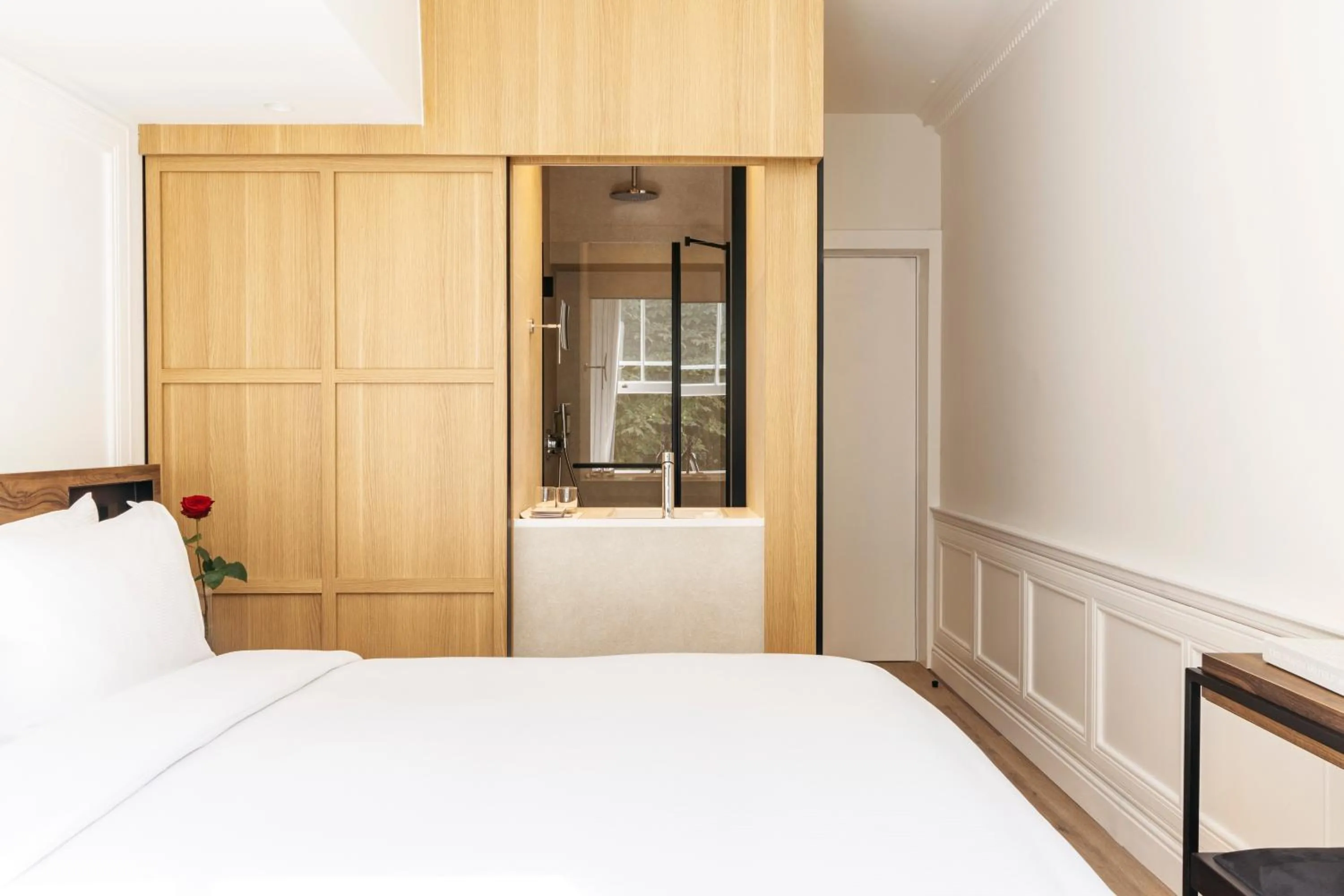 Bathroom, Bed in The Caesar Hotel