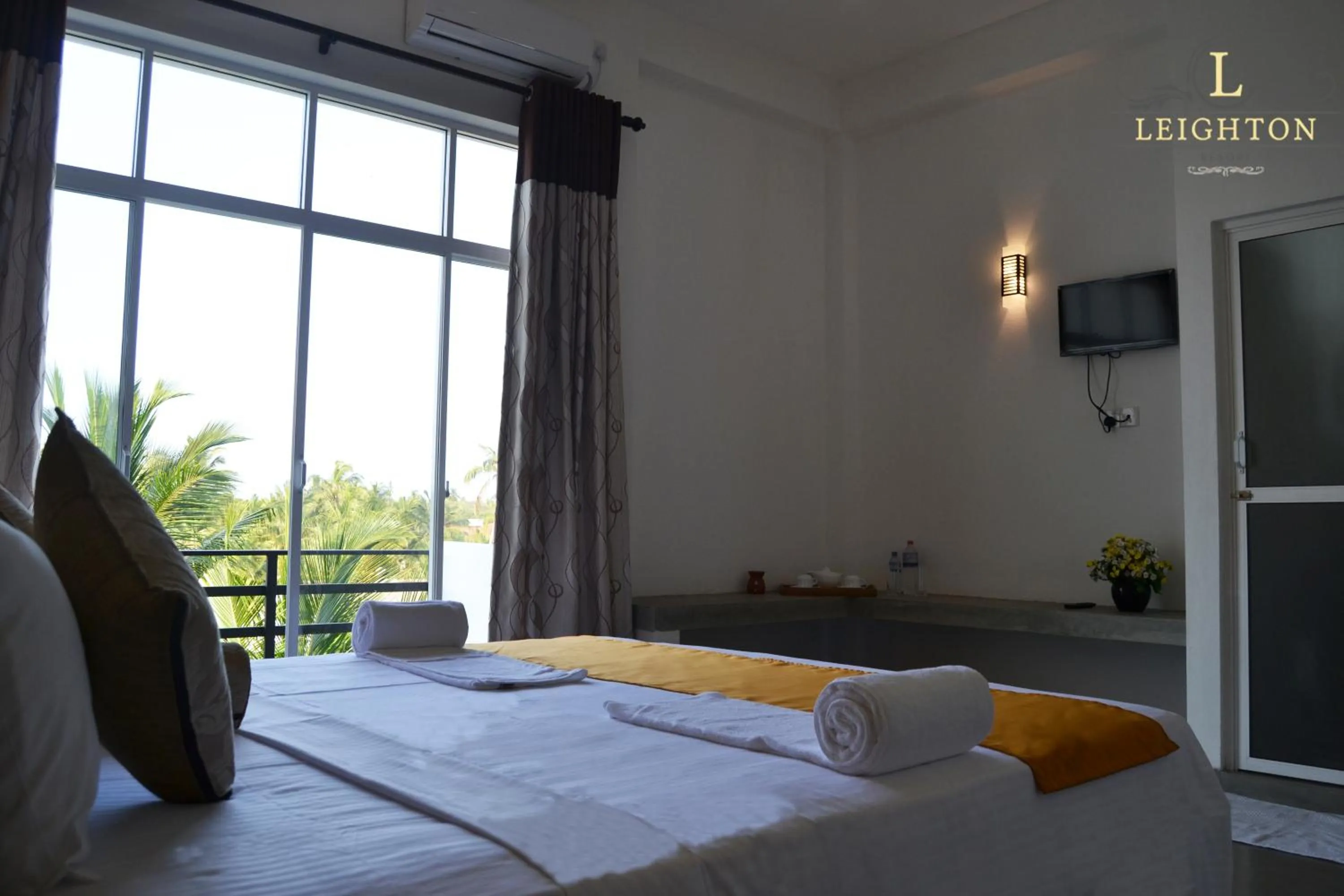 Shower, Bed in Leighton Resort