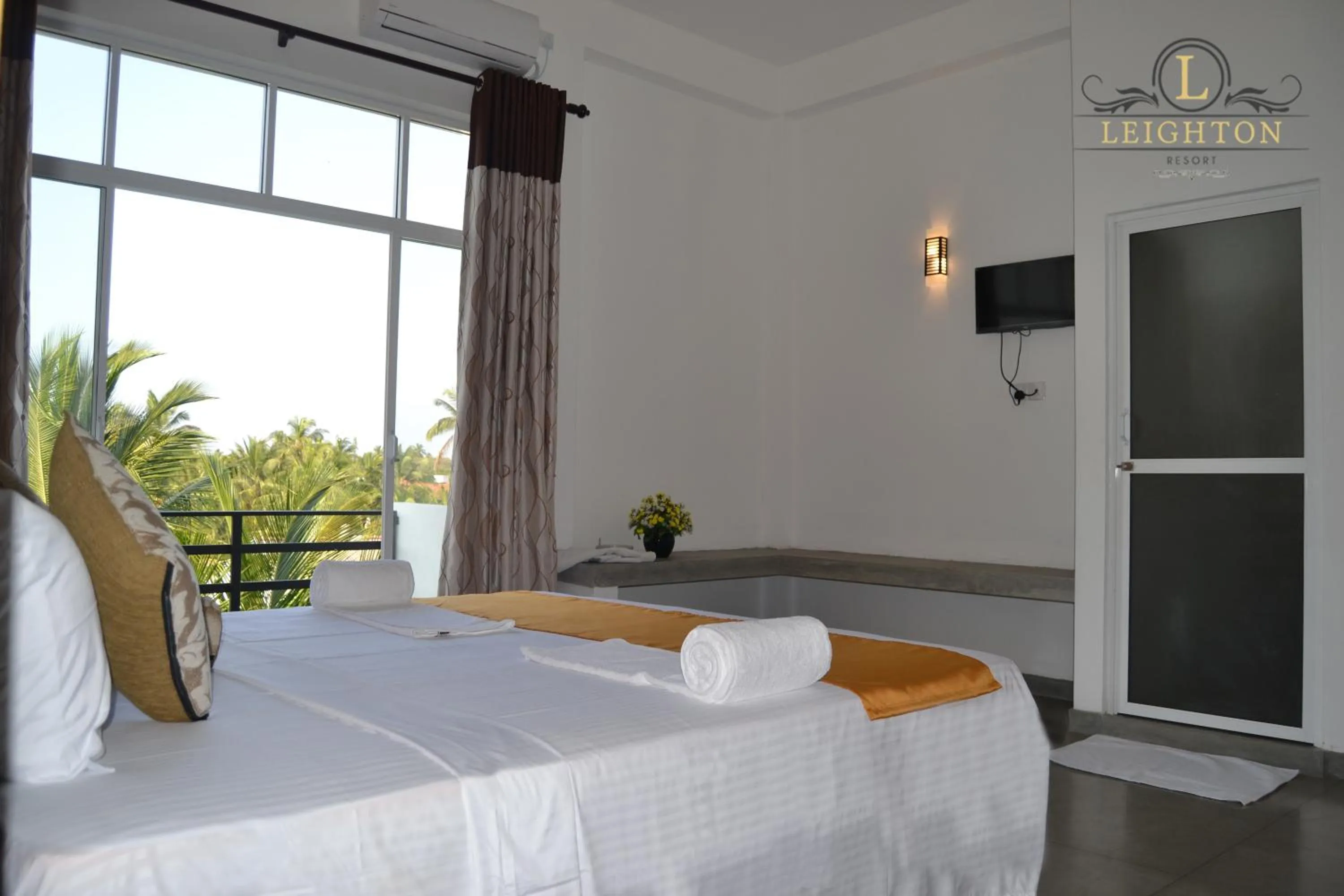 Toilet, Bed in Leighton Resort