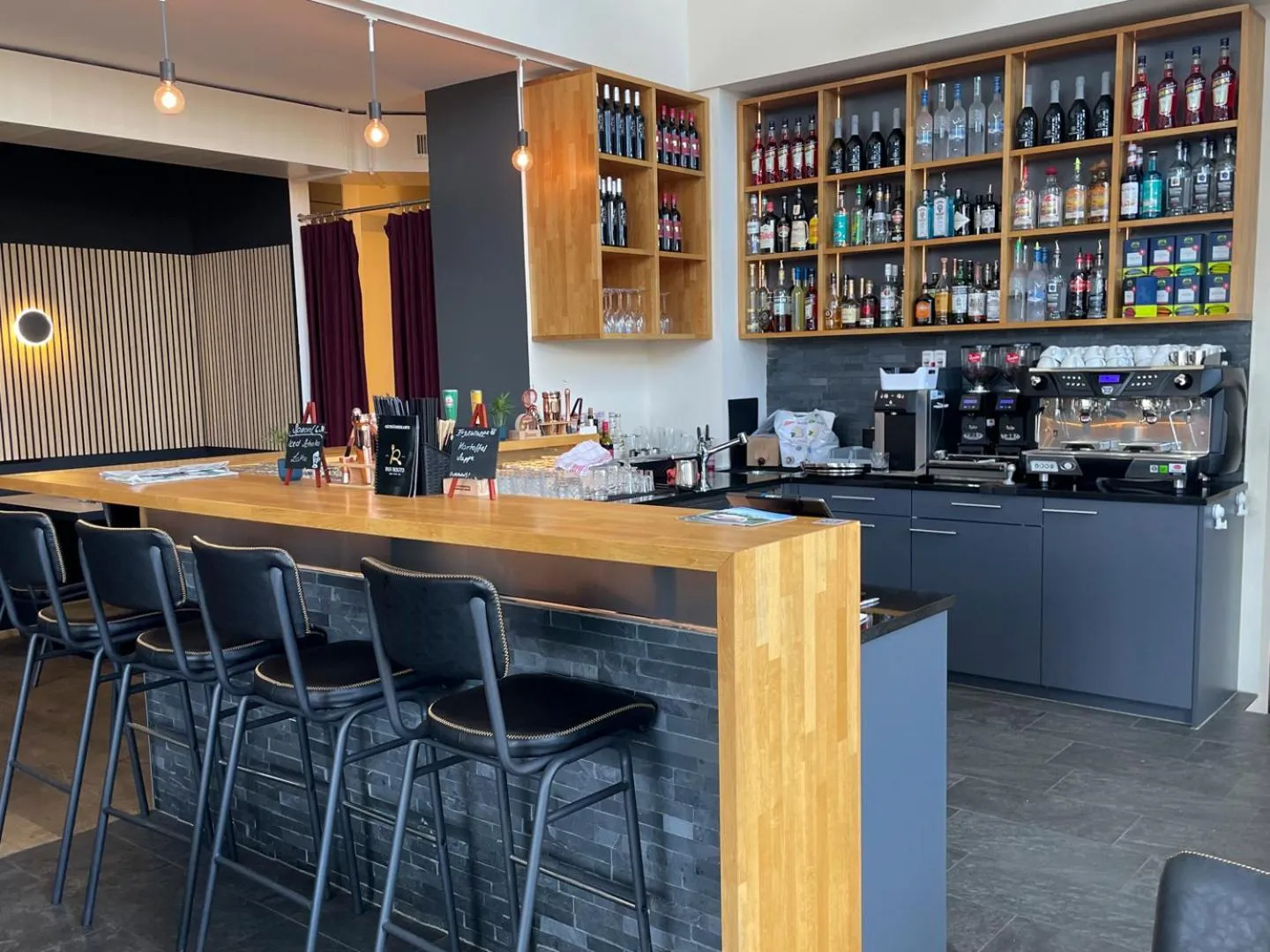 Restaurant/places to eat in Berger Zentrum