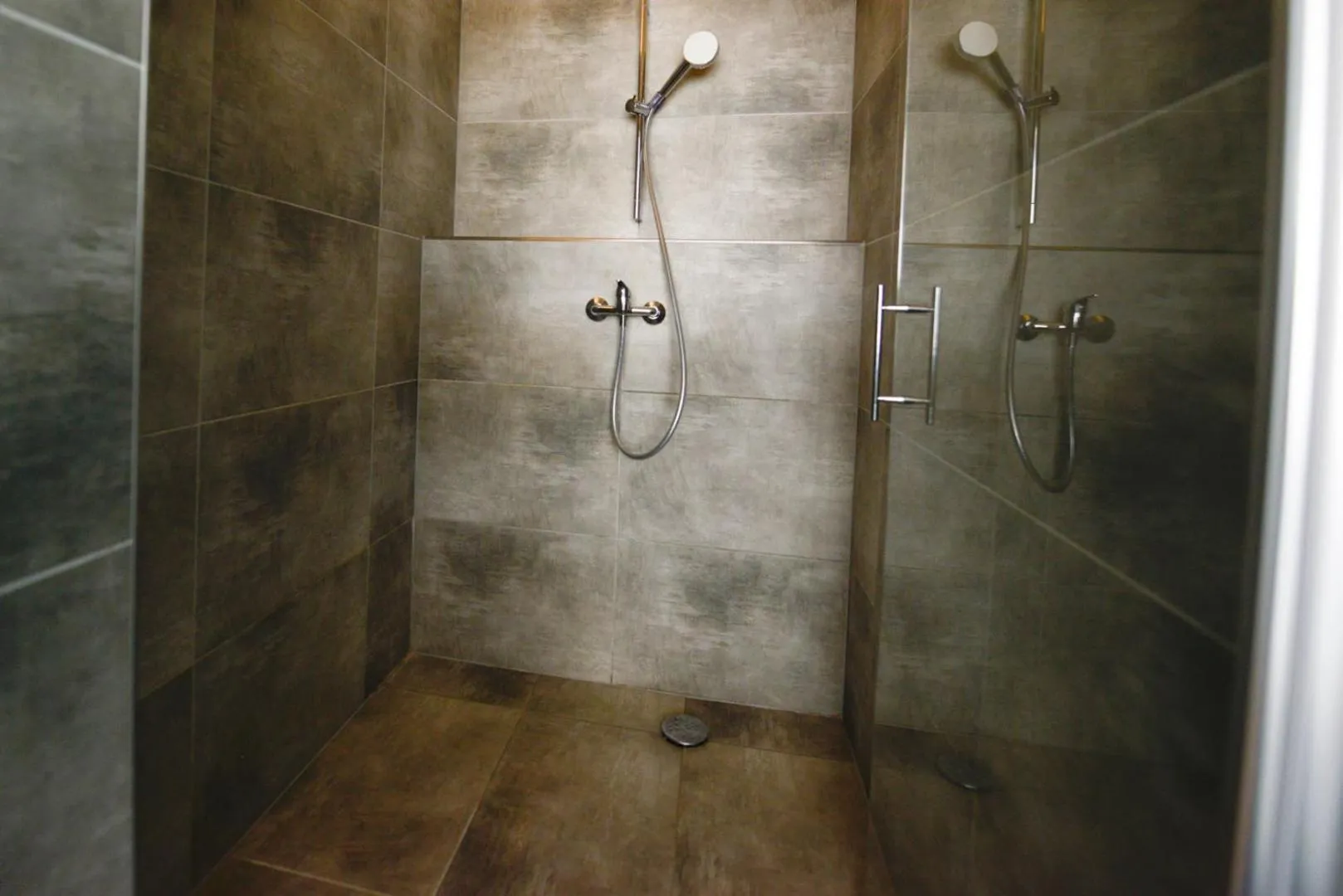 Shower in Berger Zentrum