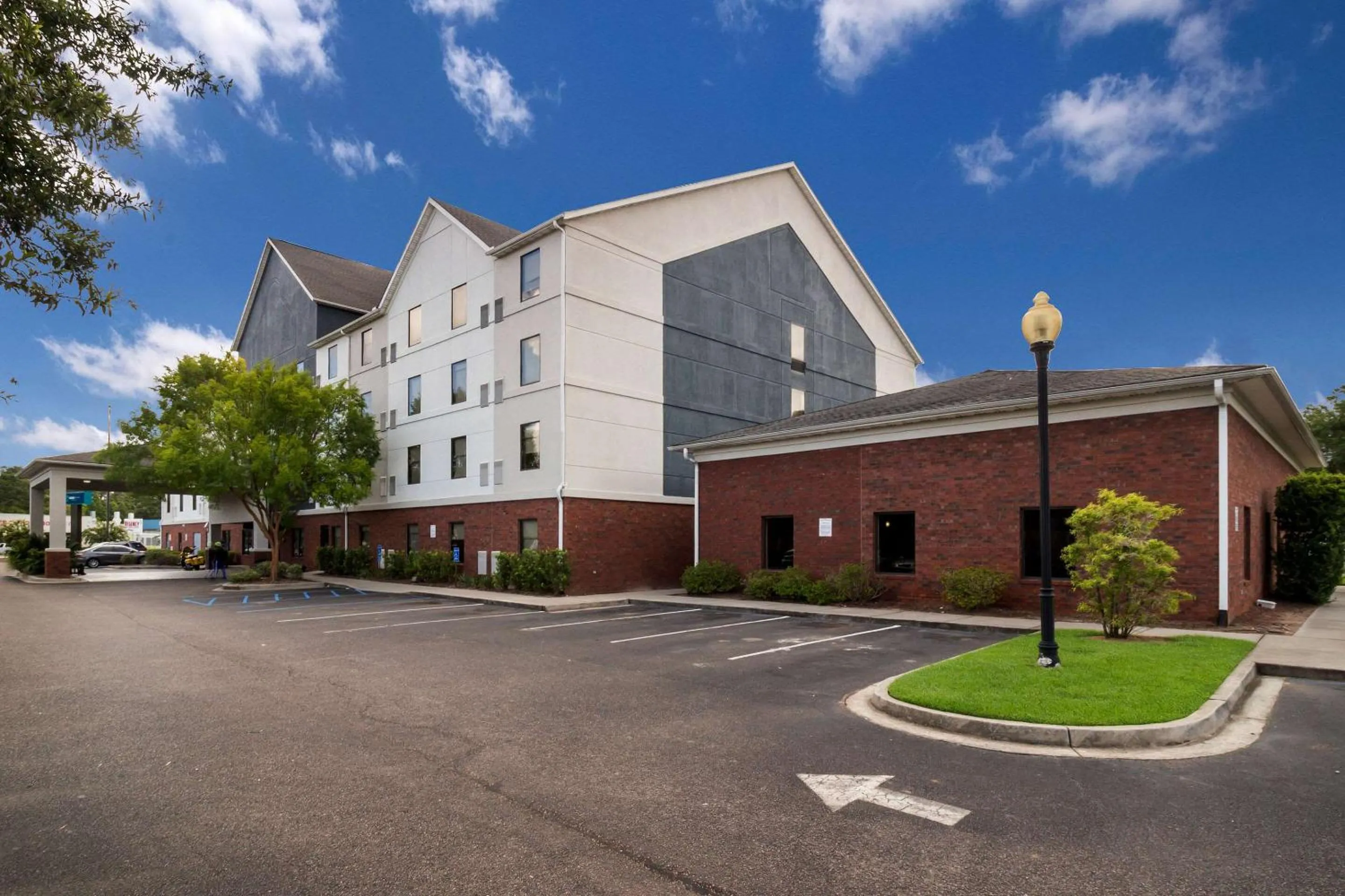 Property building in Clarion Pointe Charleston - West Ashley