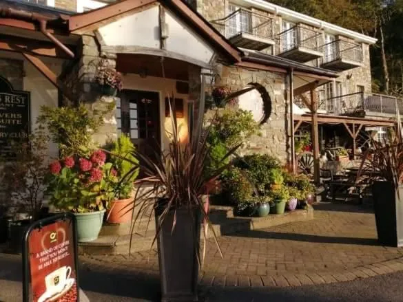 Food and drinks in Three Rivers Hotel