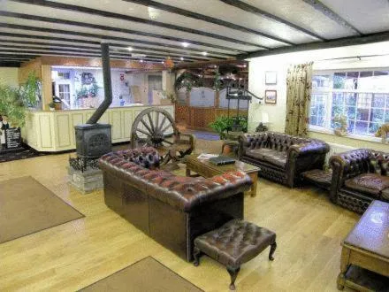 Communal lounge/ TV room in Three Rivers Hotel