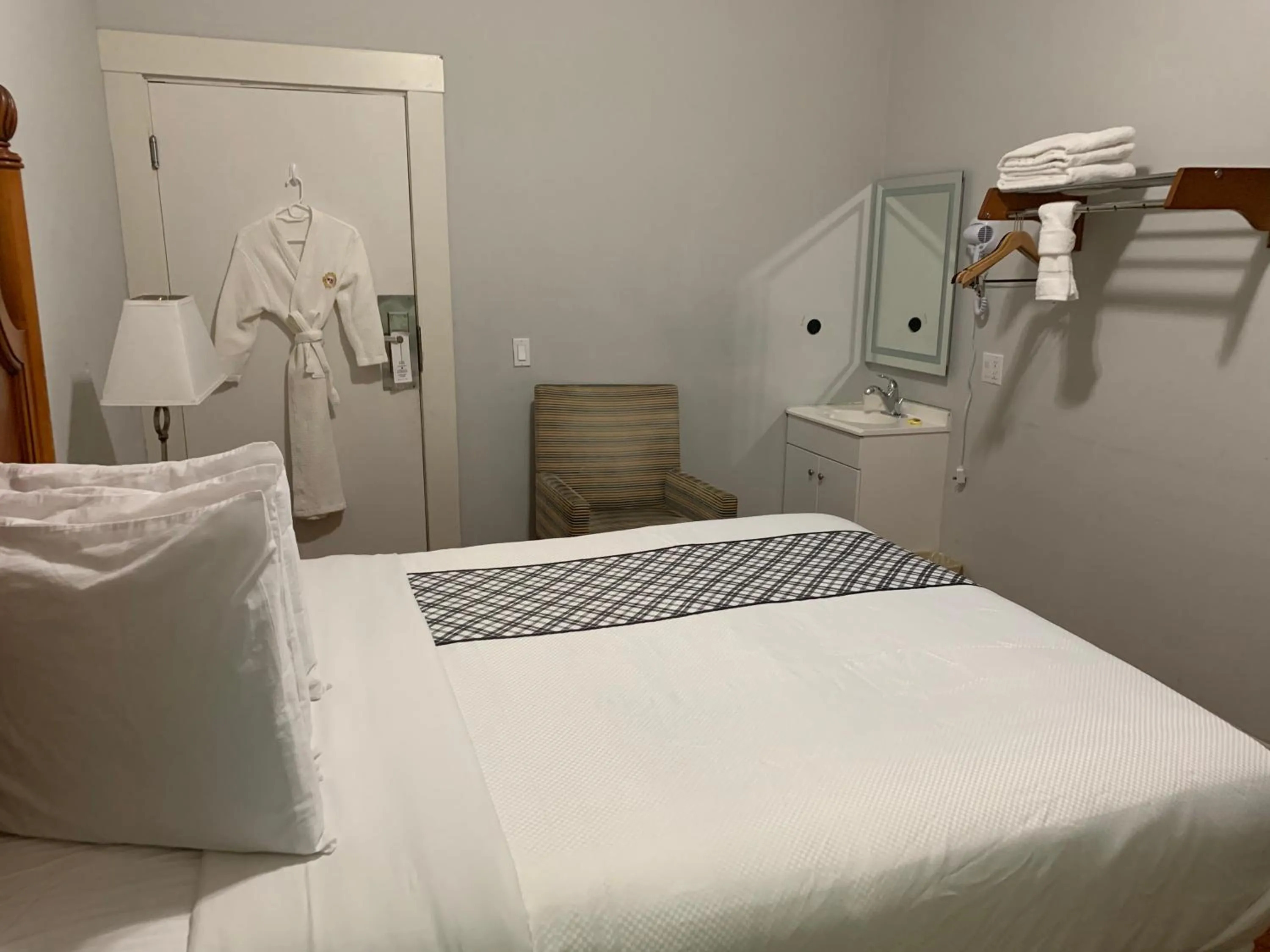 Bed in Warfield Hotel