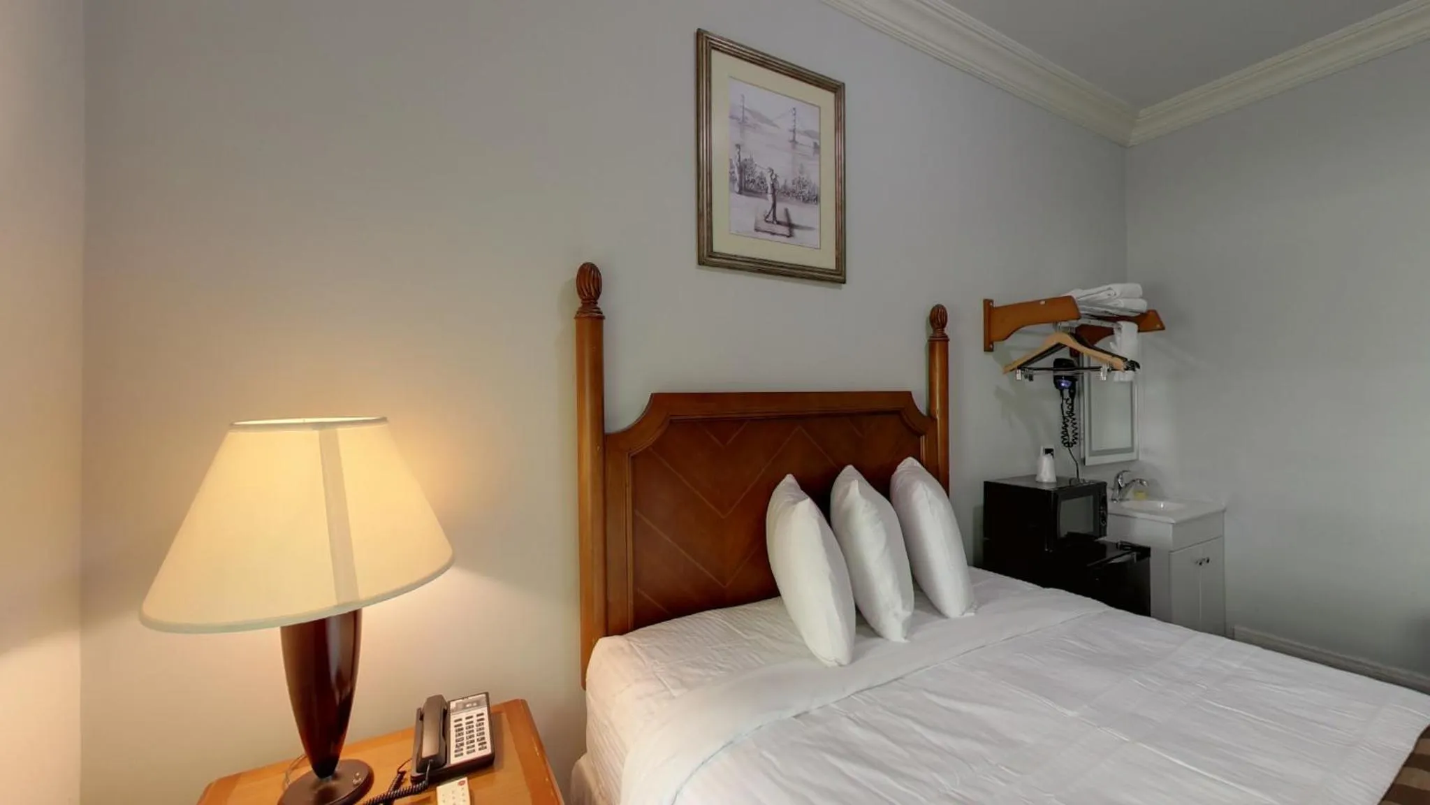 Bed in Warfield Hotel