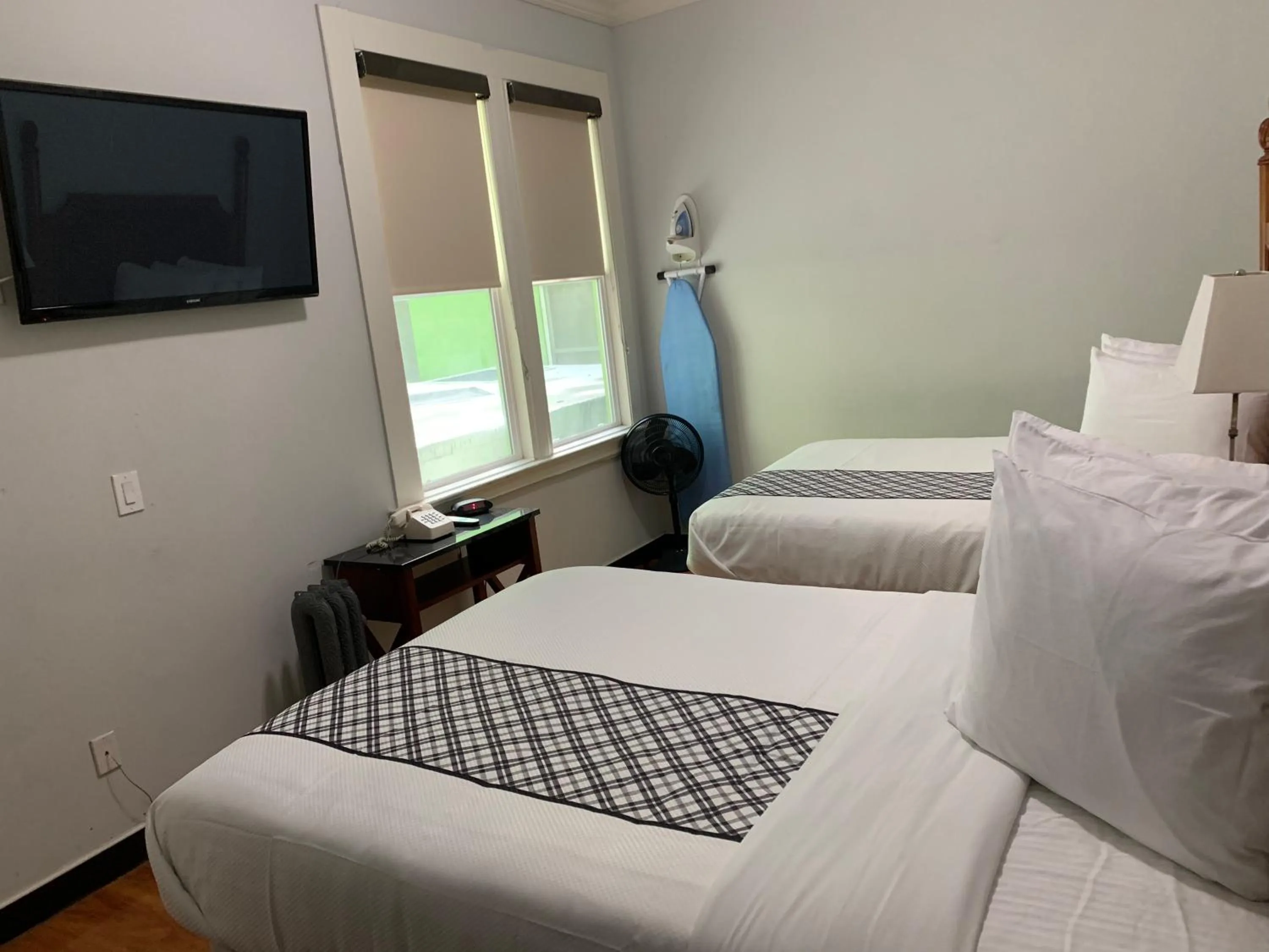 Bed in Warfield Hotel