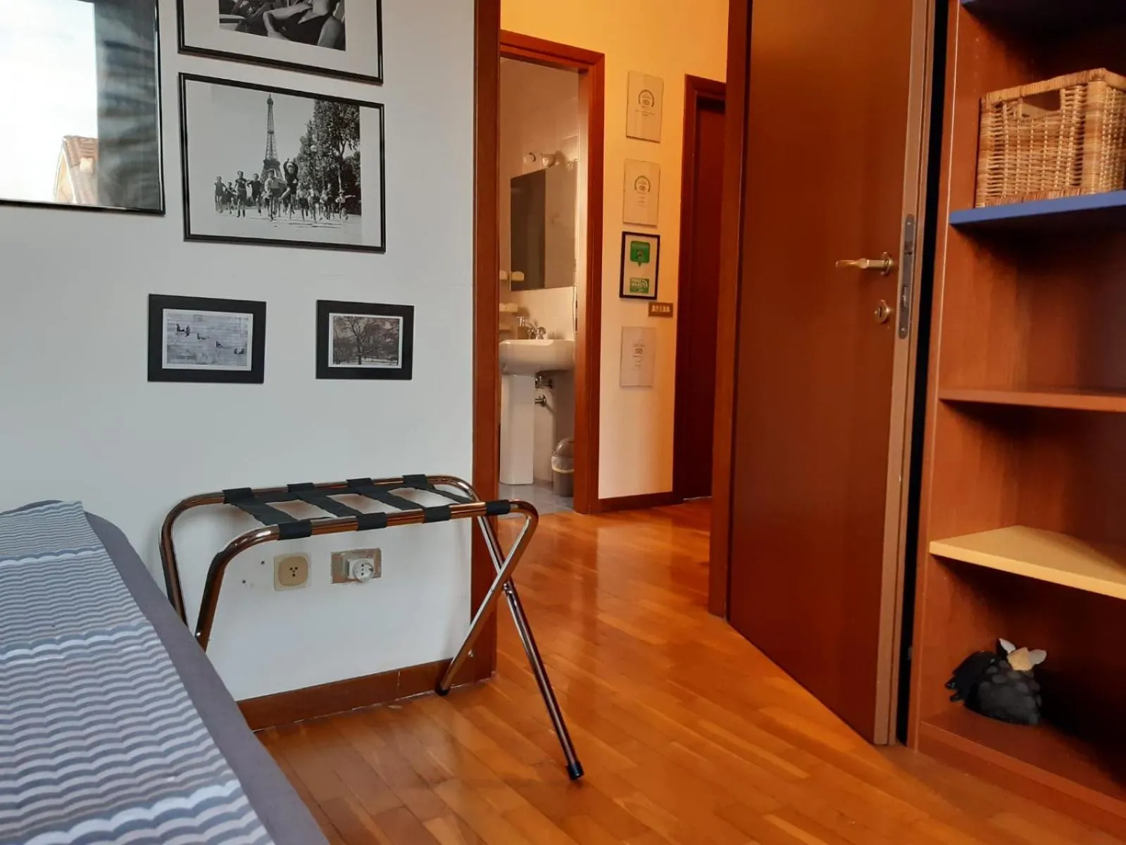 Photo of the whole room in B&B Il Glicine di Basiglio