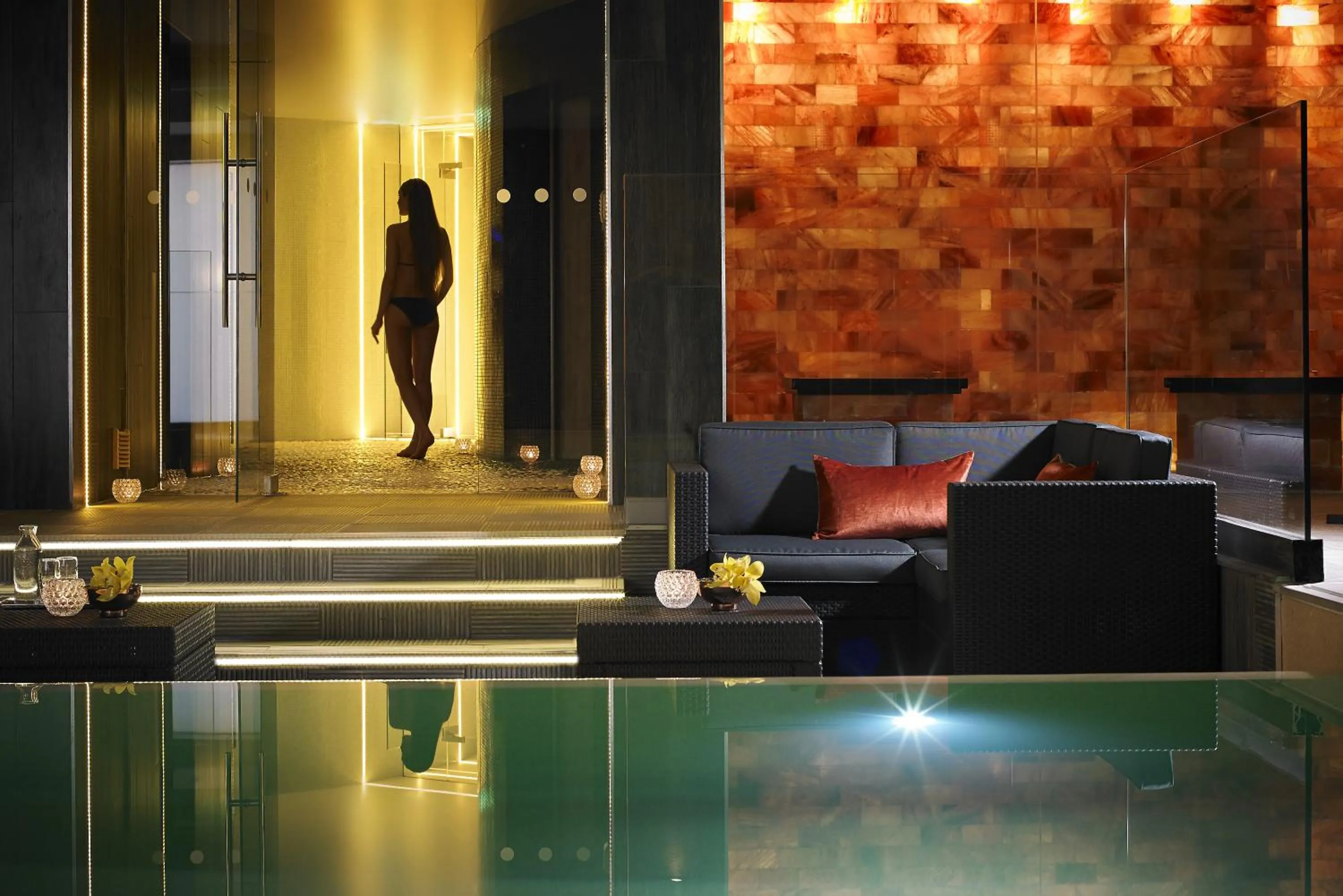 Swimming pool in Westport Coast Hotel