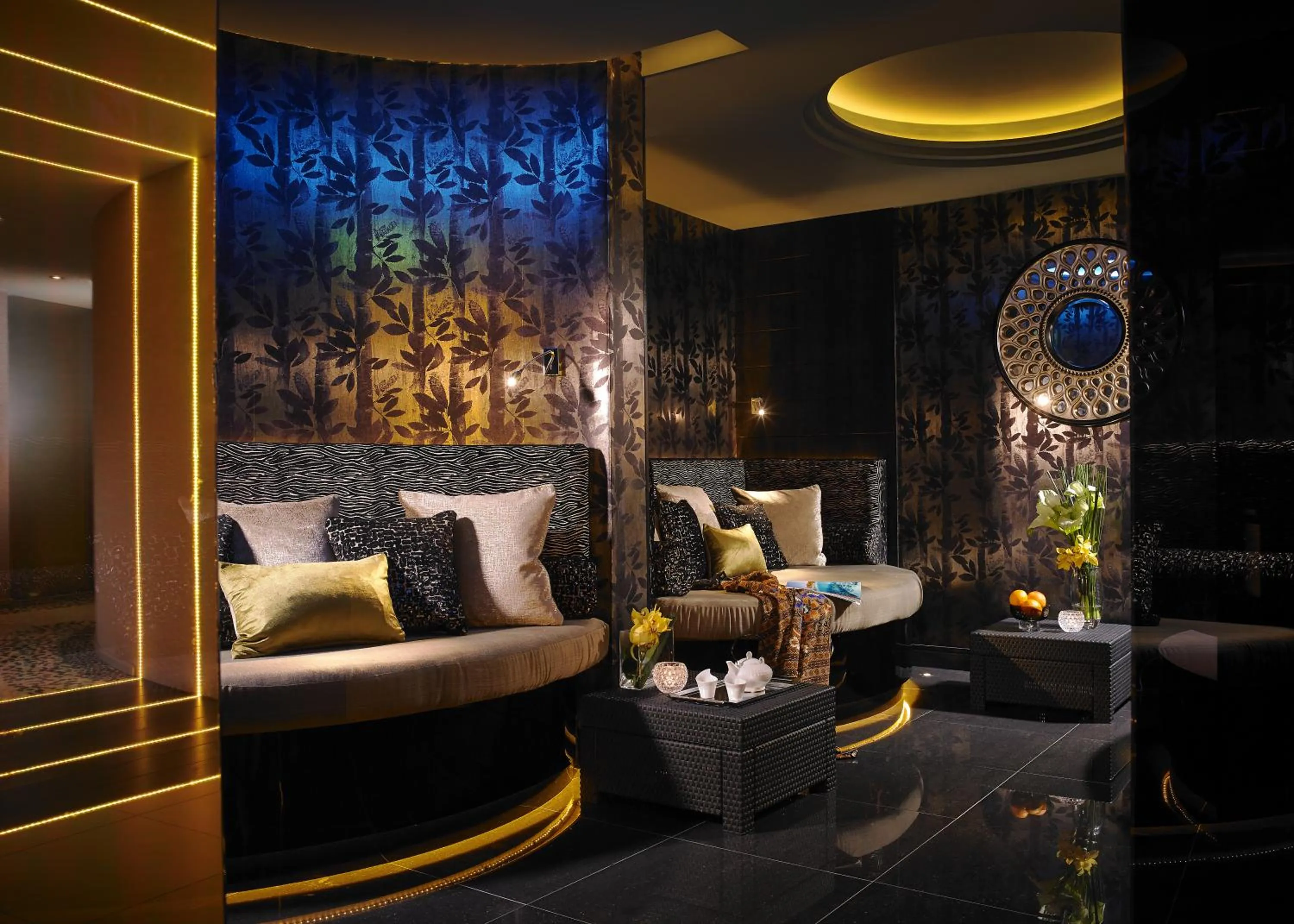 Seating area in Westport Coast Hotel