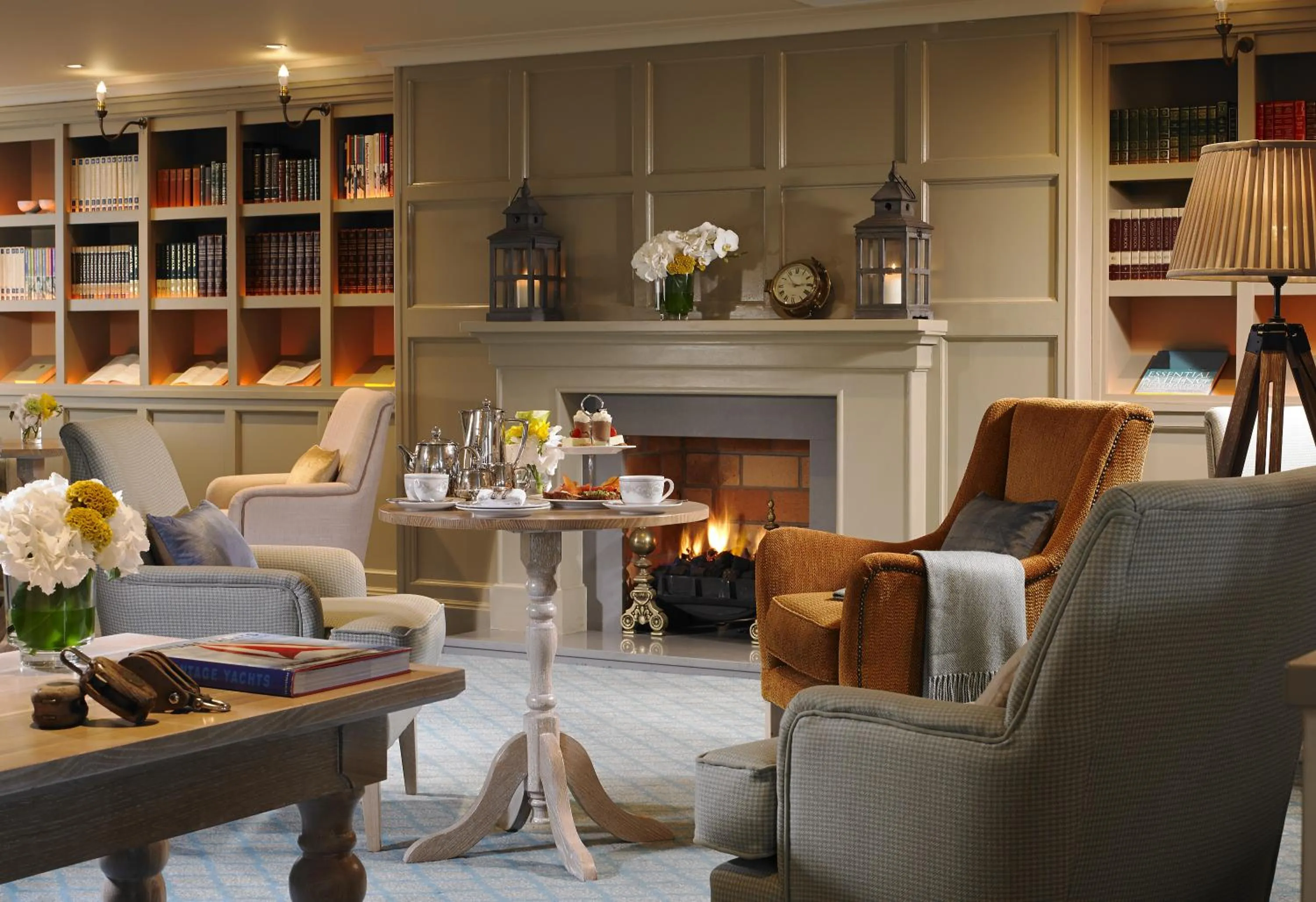 Communal lounge/ TV room in Westport Coast Hotel