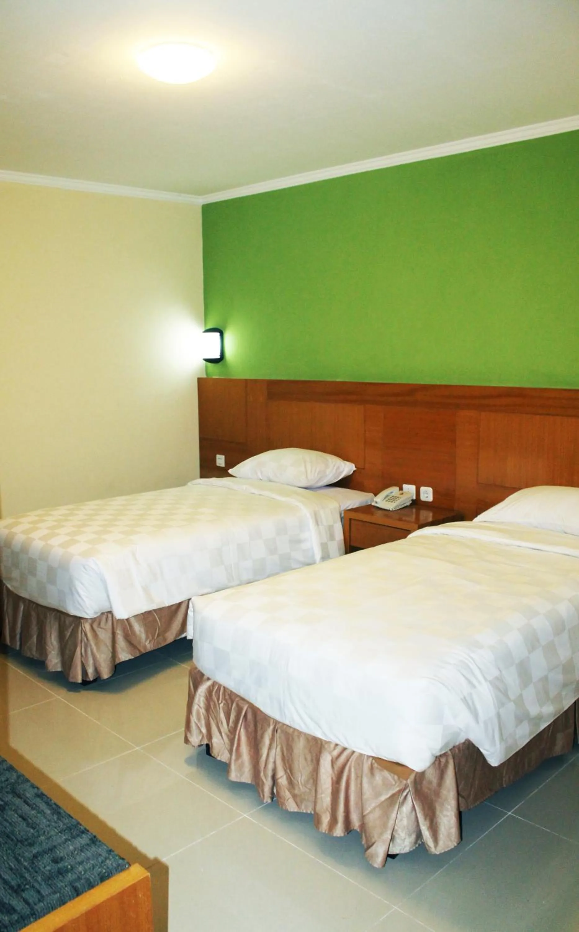 Superior Twin Room in Maleosan Inn Manado Hotel