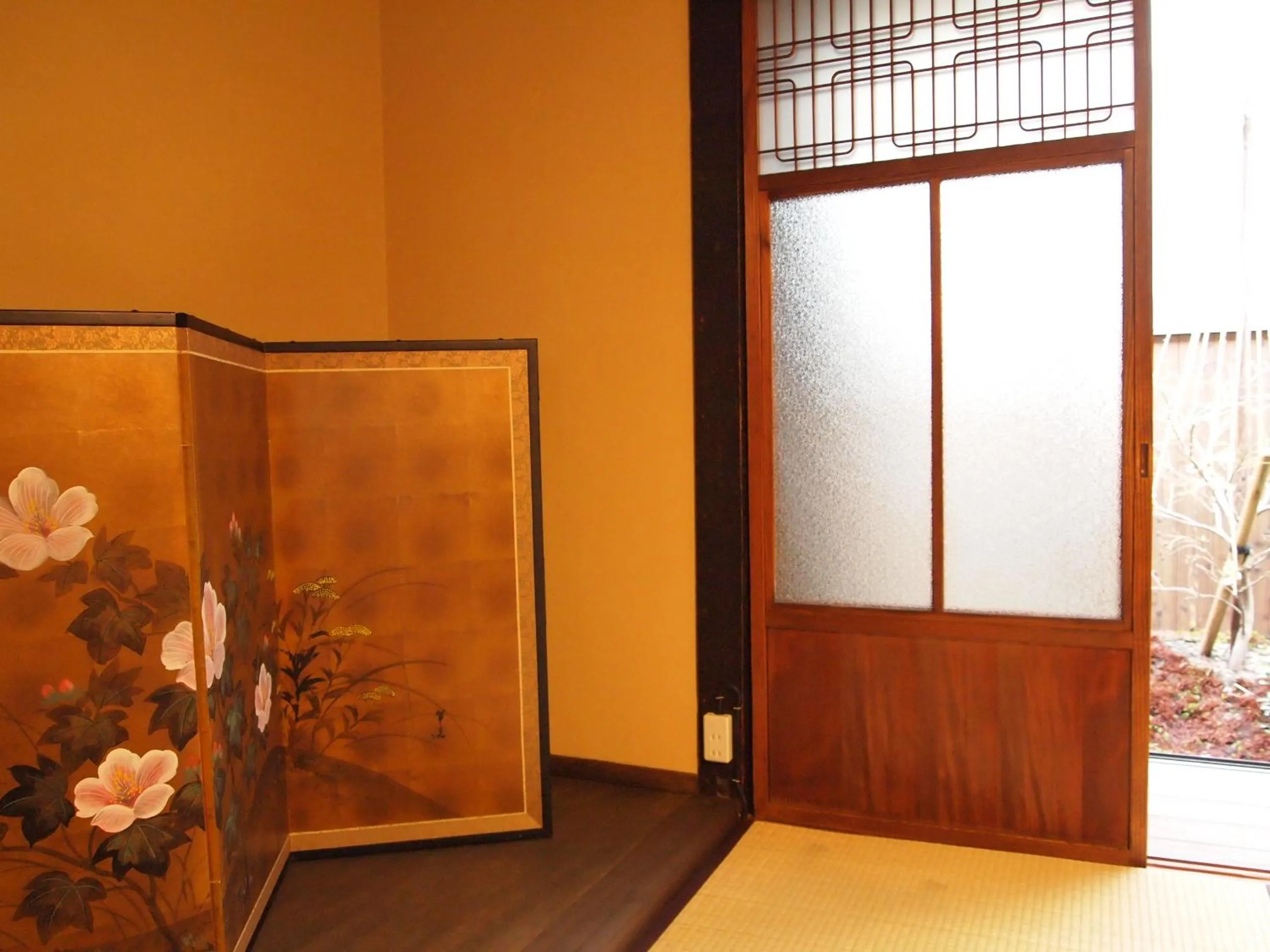 Area and facilities in Korakuan