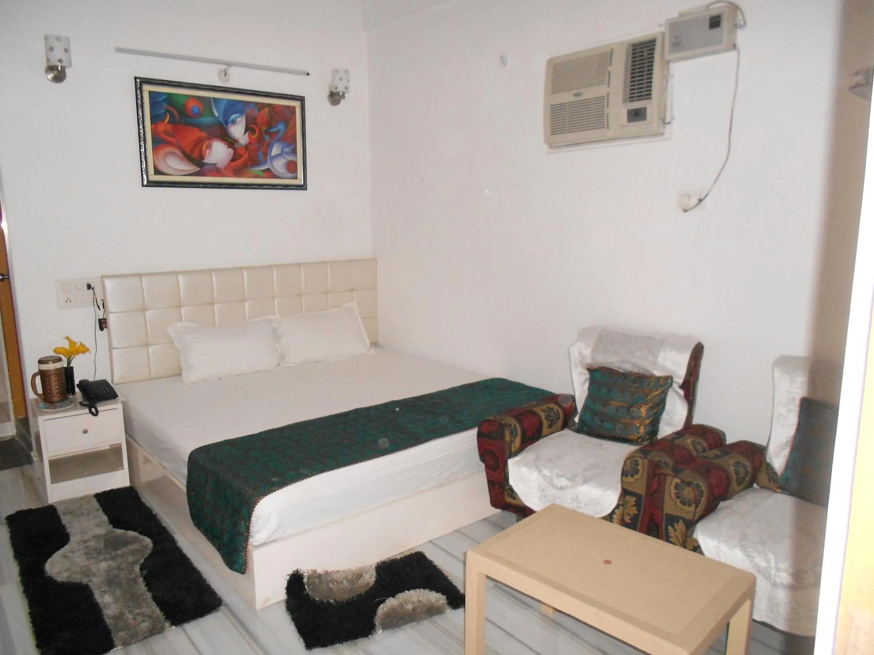 Bed in DS Residency Varanasi-Near Temple n Ghat-Parking