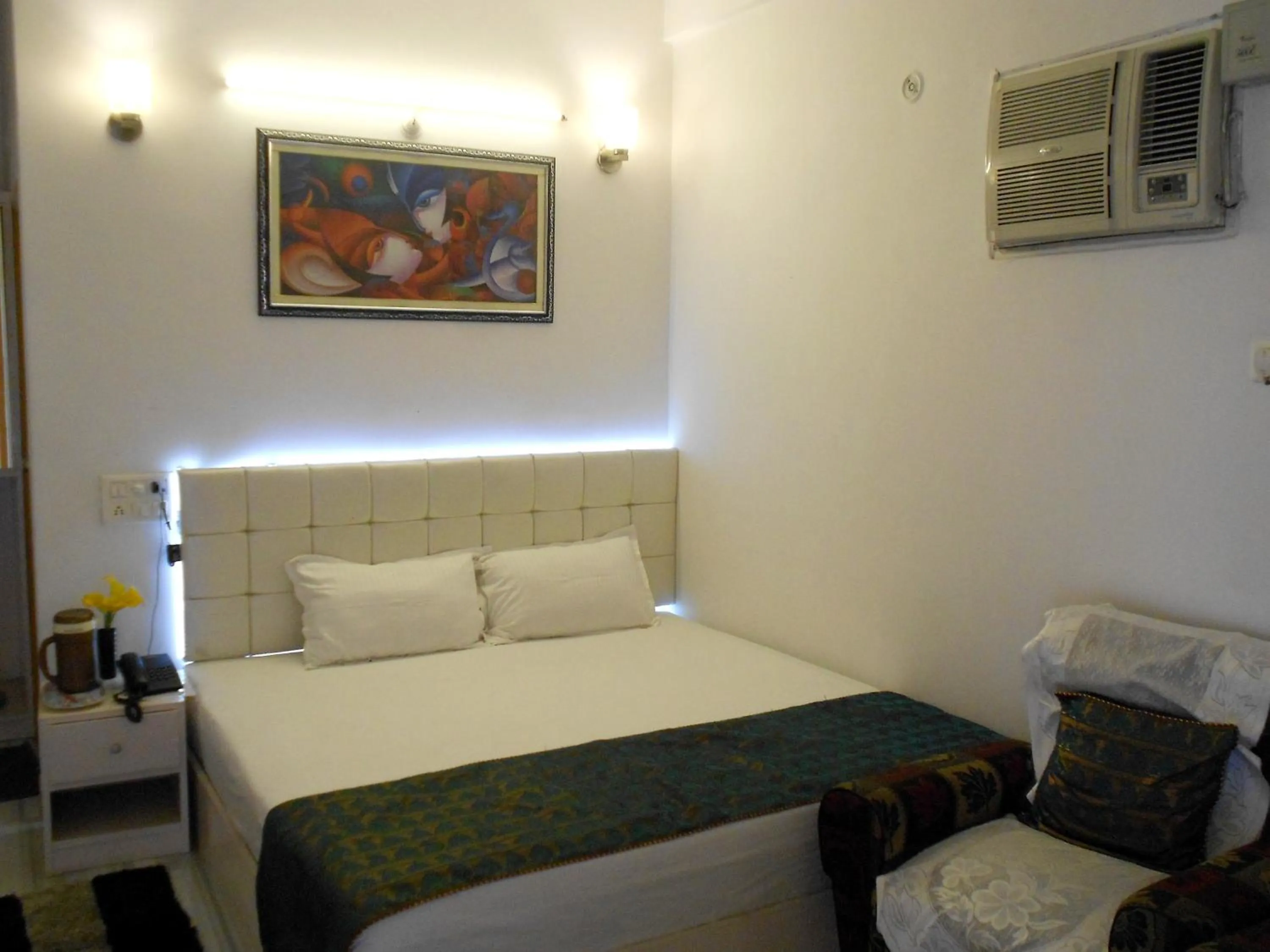 Bed in DS Residency Varanasi-Near Temple n Ghat-Parking