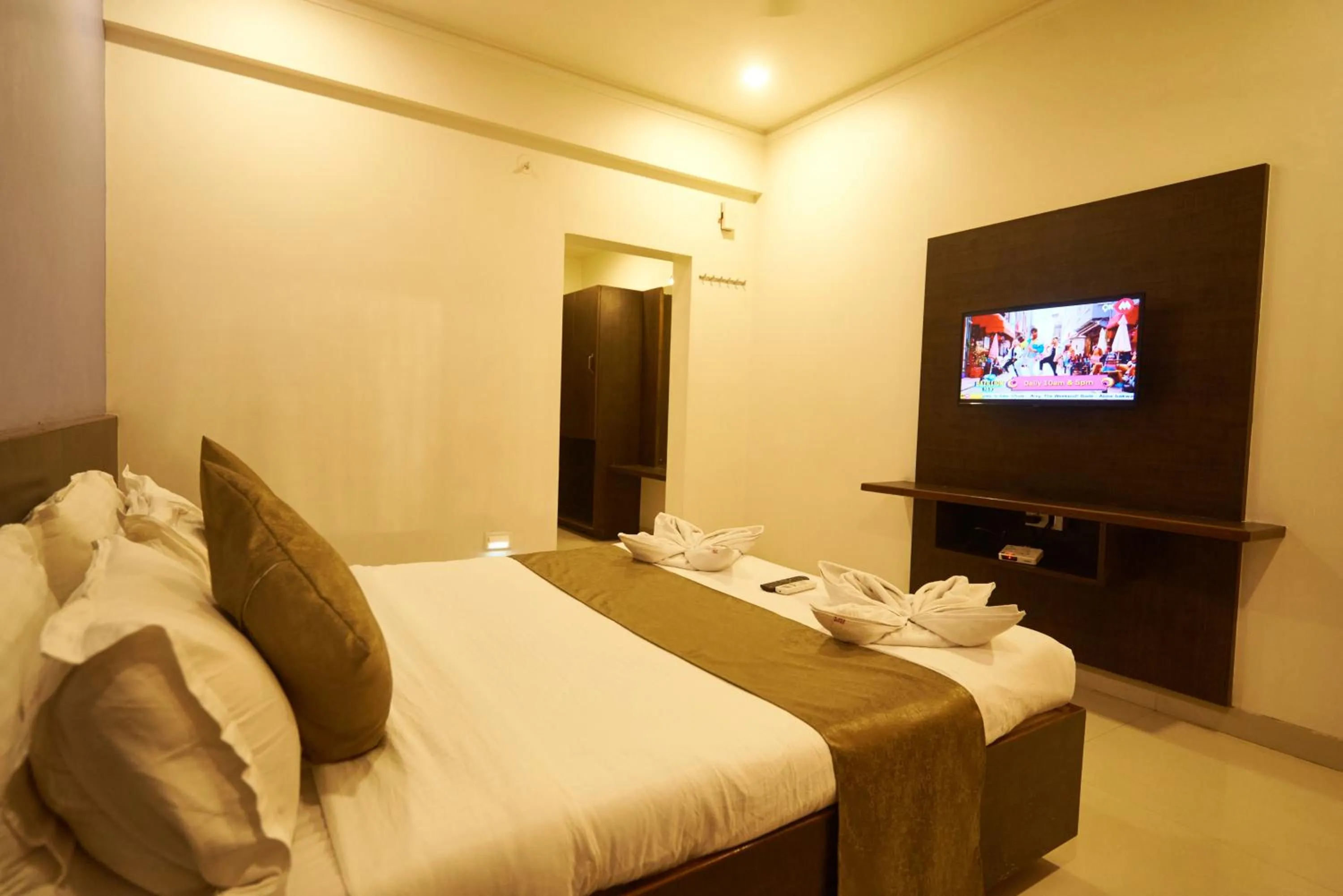 Bed in Hotel Pride Inn Shirdi
