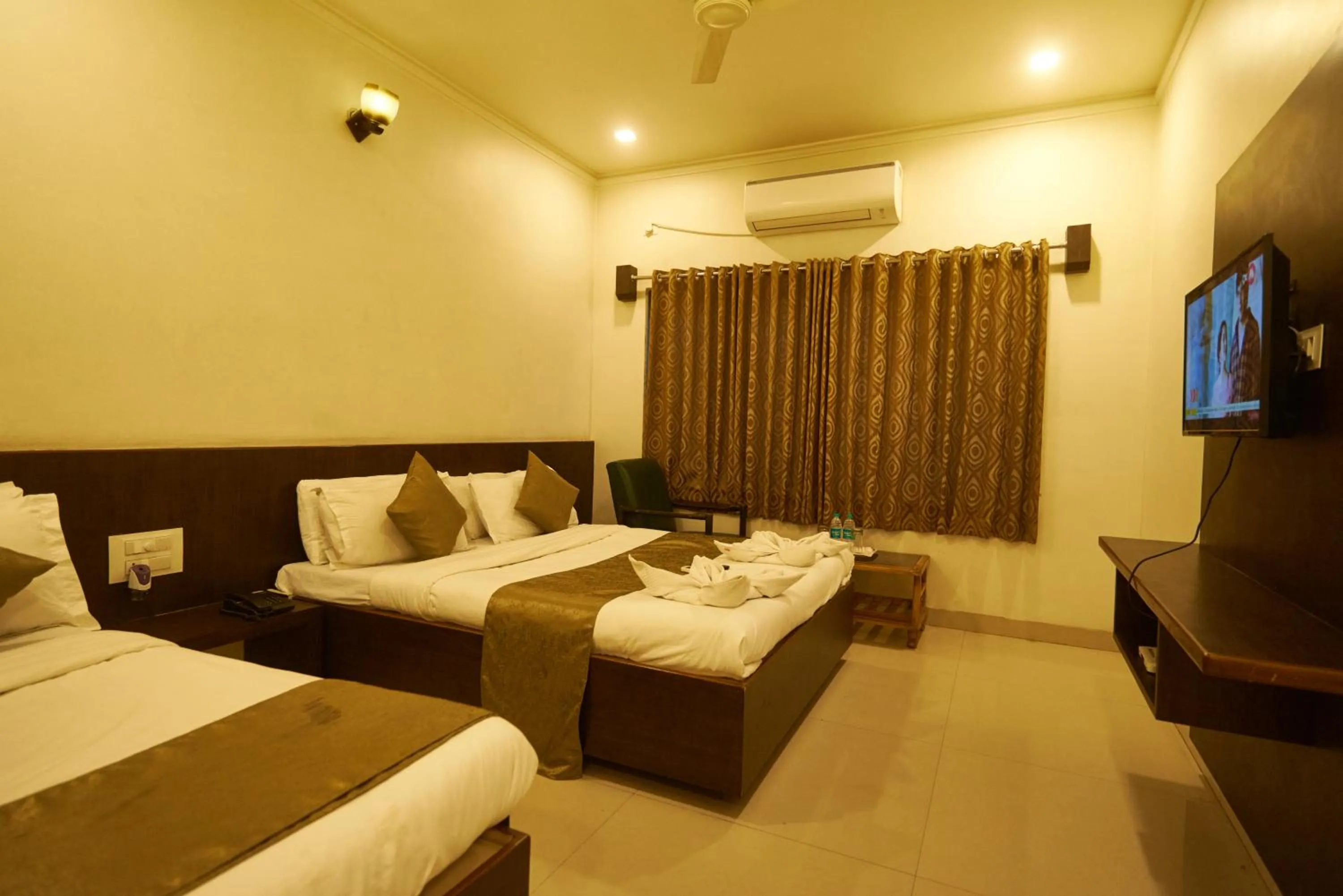 Bed in Hotel Pride Inn Shirdi