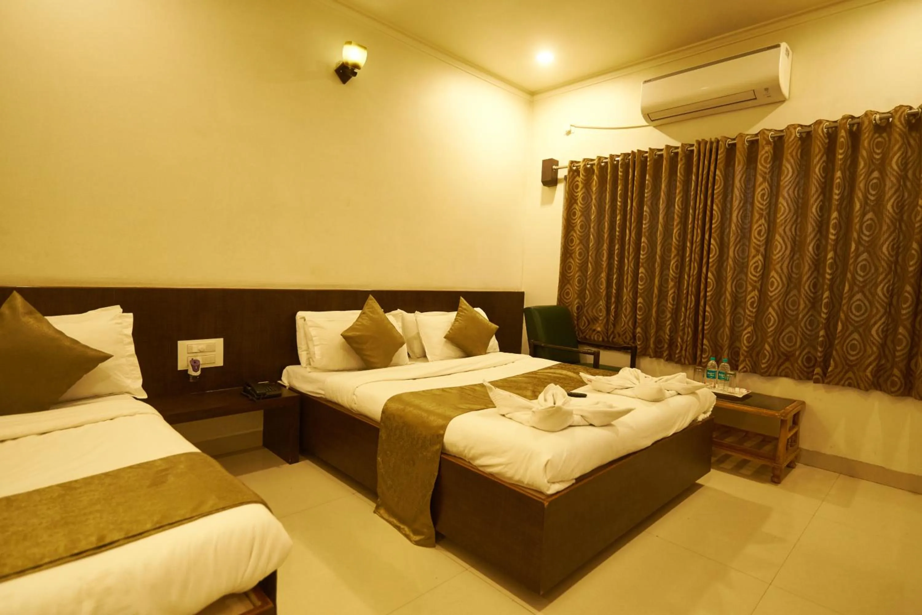 Bed in Hotel Pride Inn Shirdi