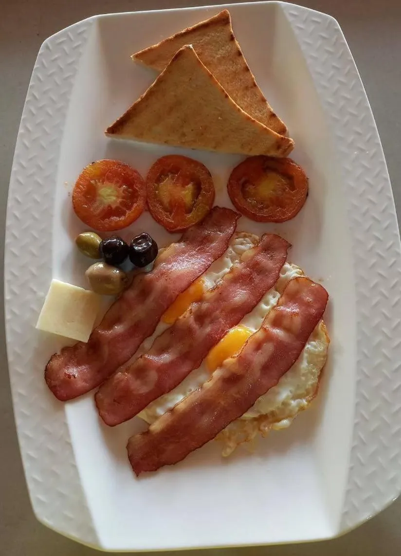 Breakfast in Benny's City Hotel