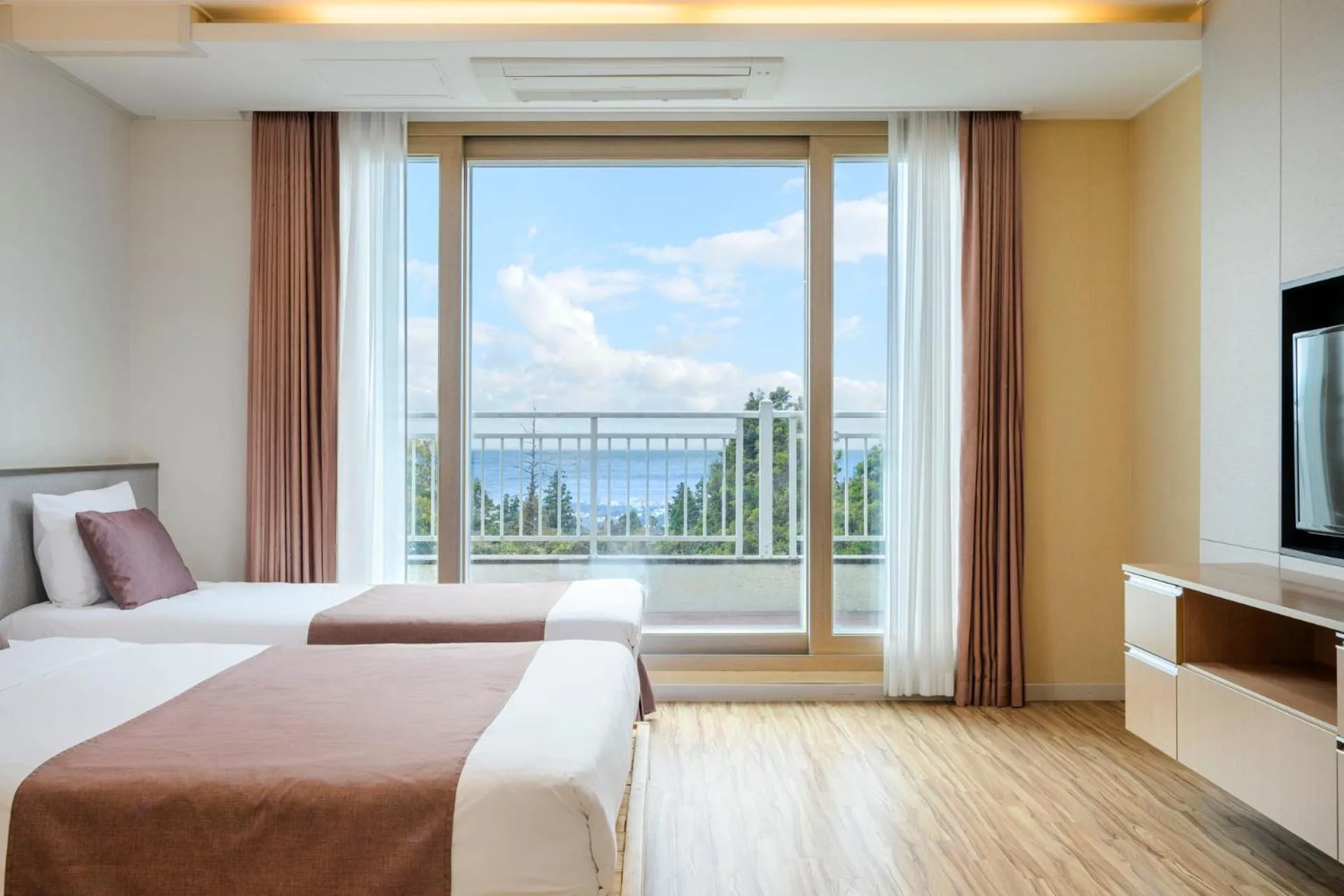 Sea view, Bed in Jeju M Resort