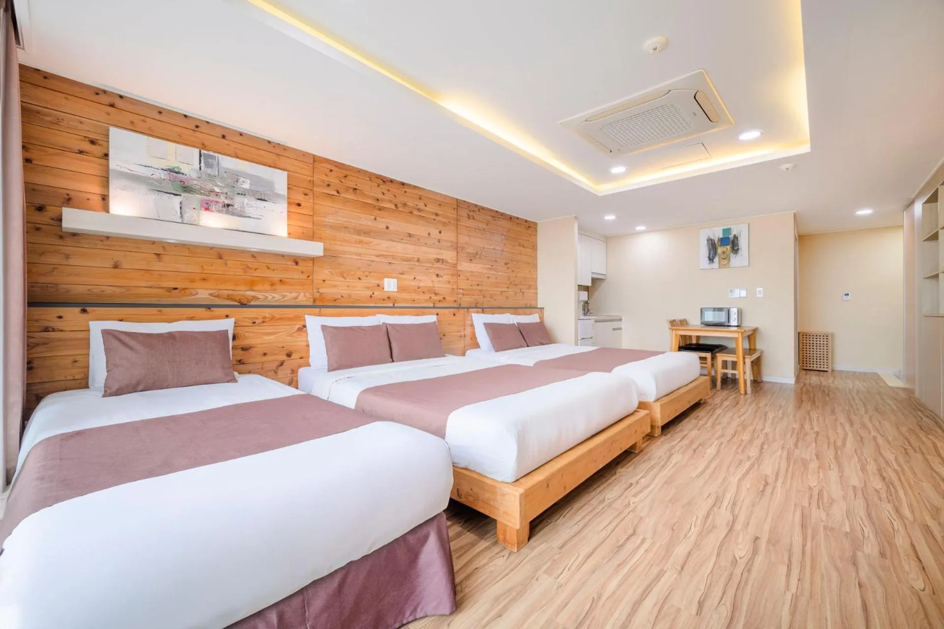 Photo of the whole room, Bed in Jeju M Resort