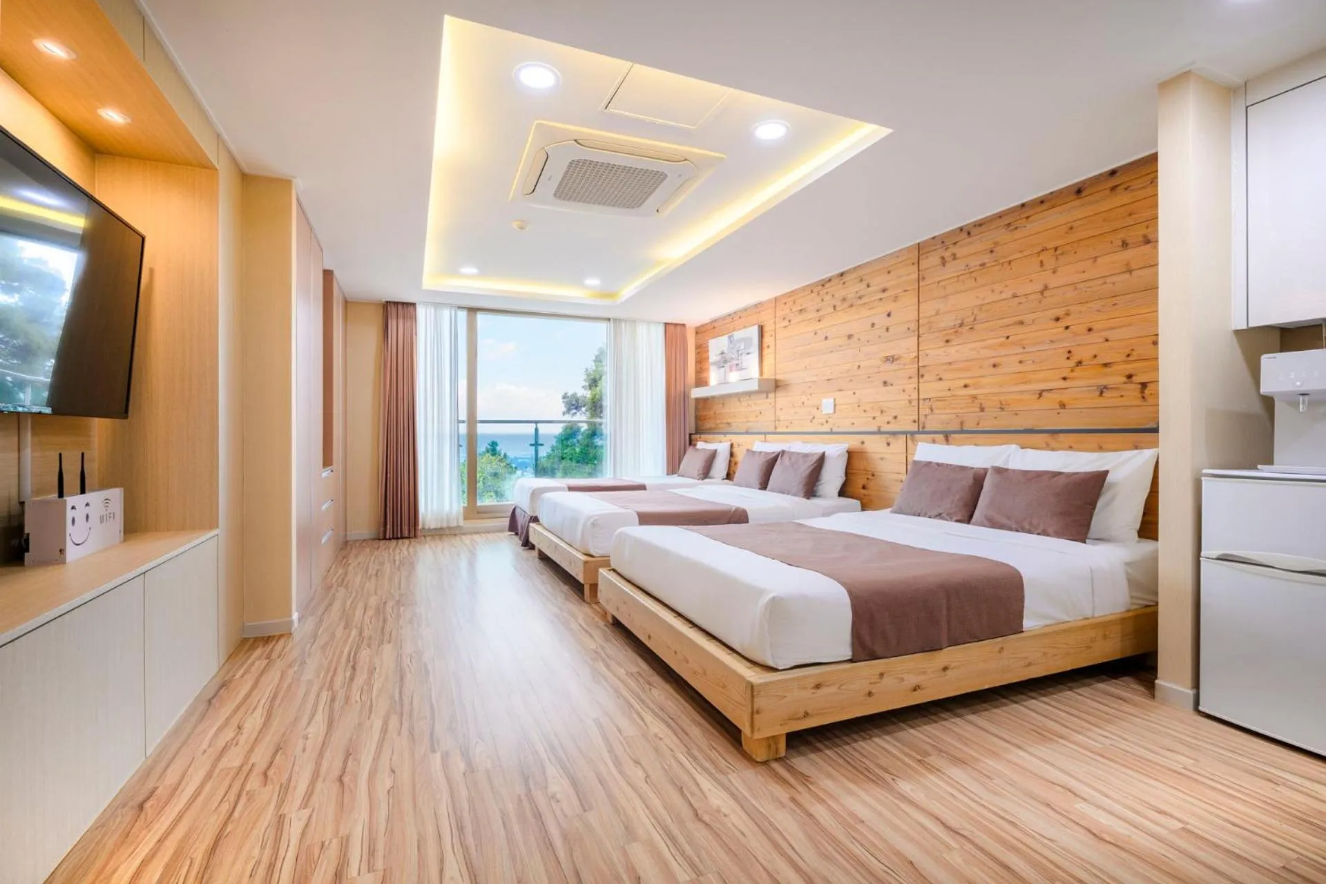 Photo of the whole room, Bed in Jeju M Resort