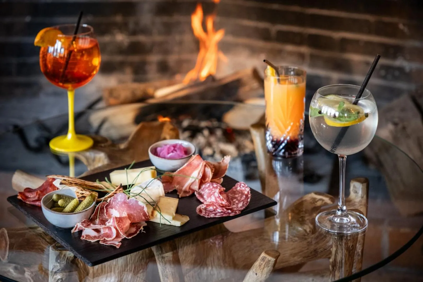 Lounge or bar in Royal Ours Blanc Boutique Hôtel & Spa