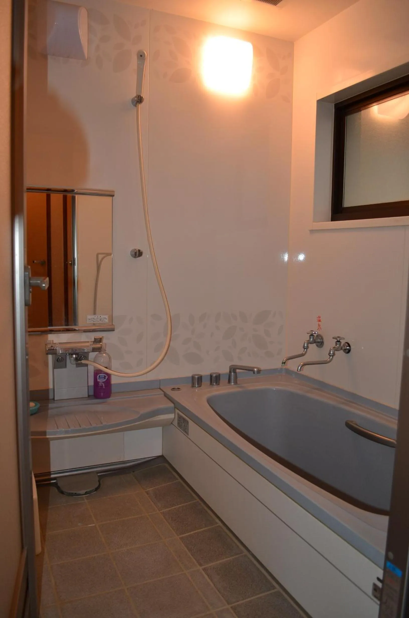 Hot Spring Bath in Guesthouse Tomoshibi